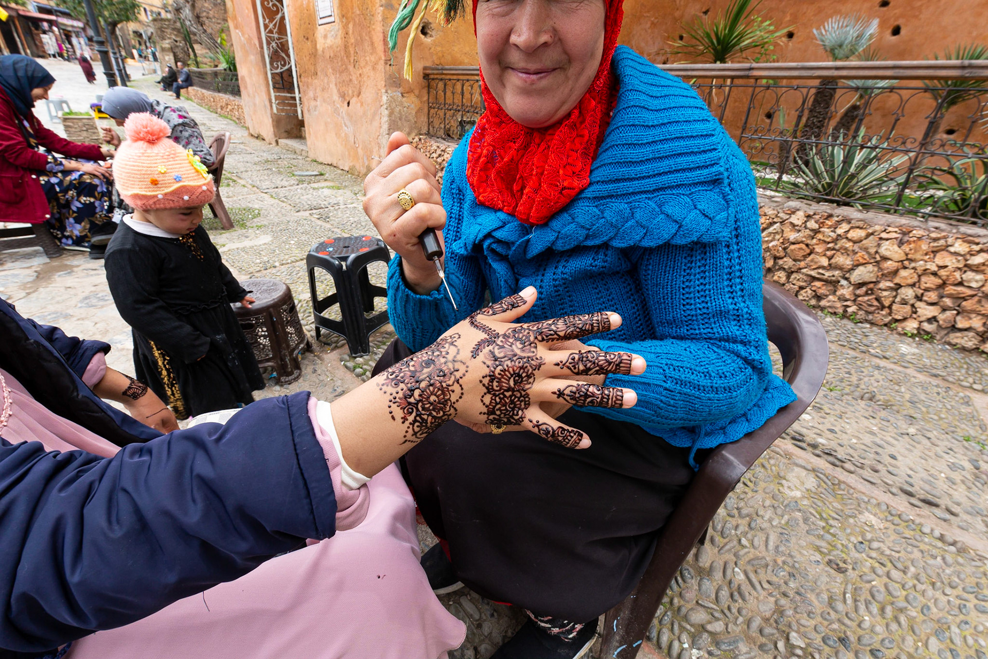 Painting Hanna on hands