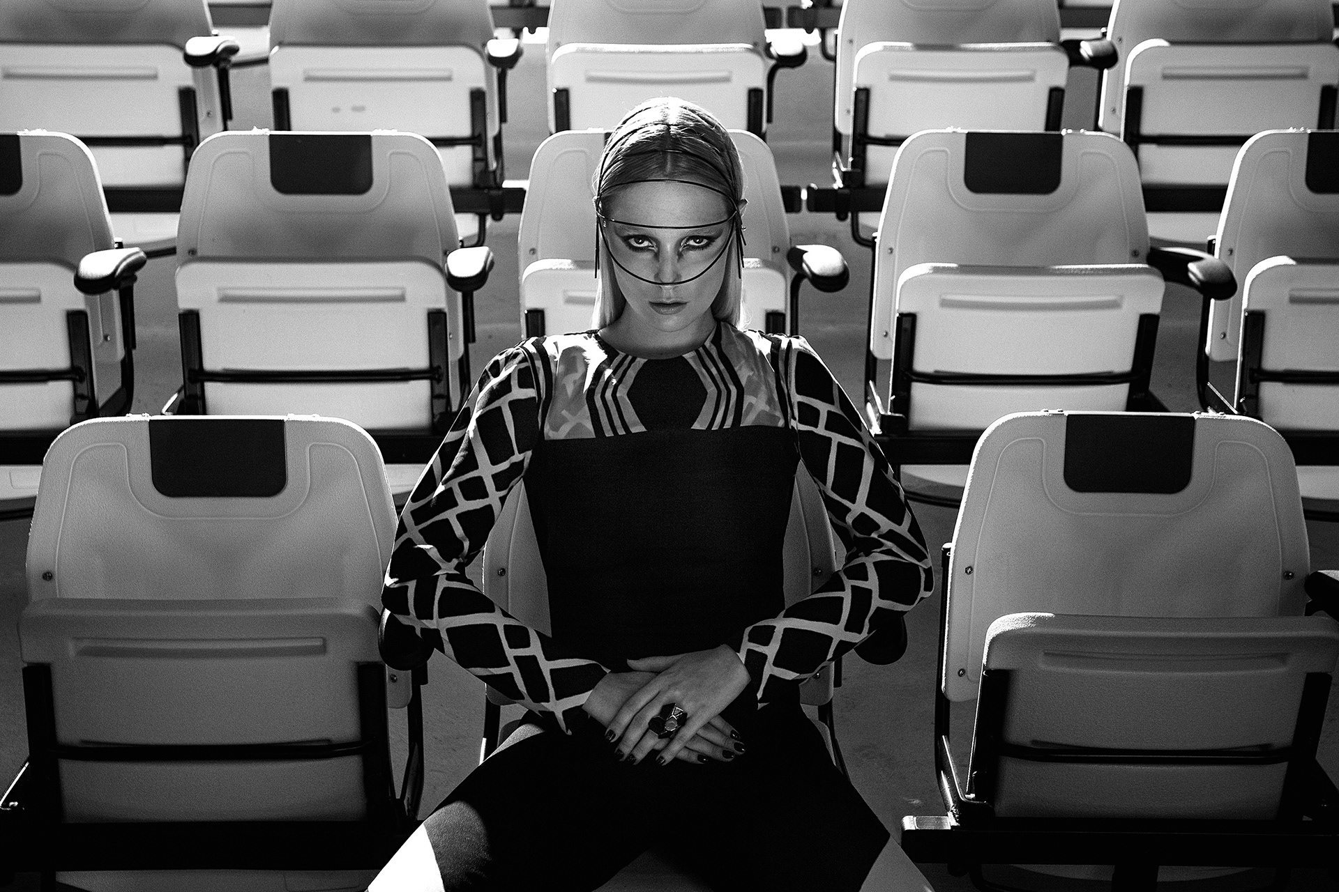 revista: JUST FOR | photographer: DEBBY GRAM