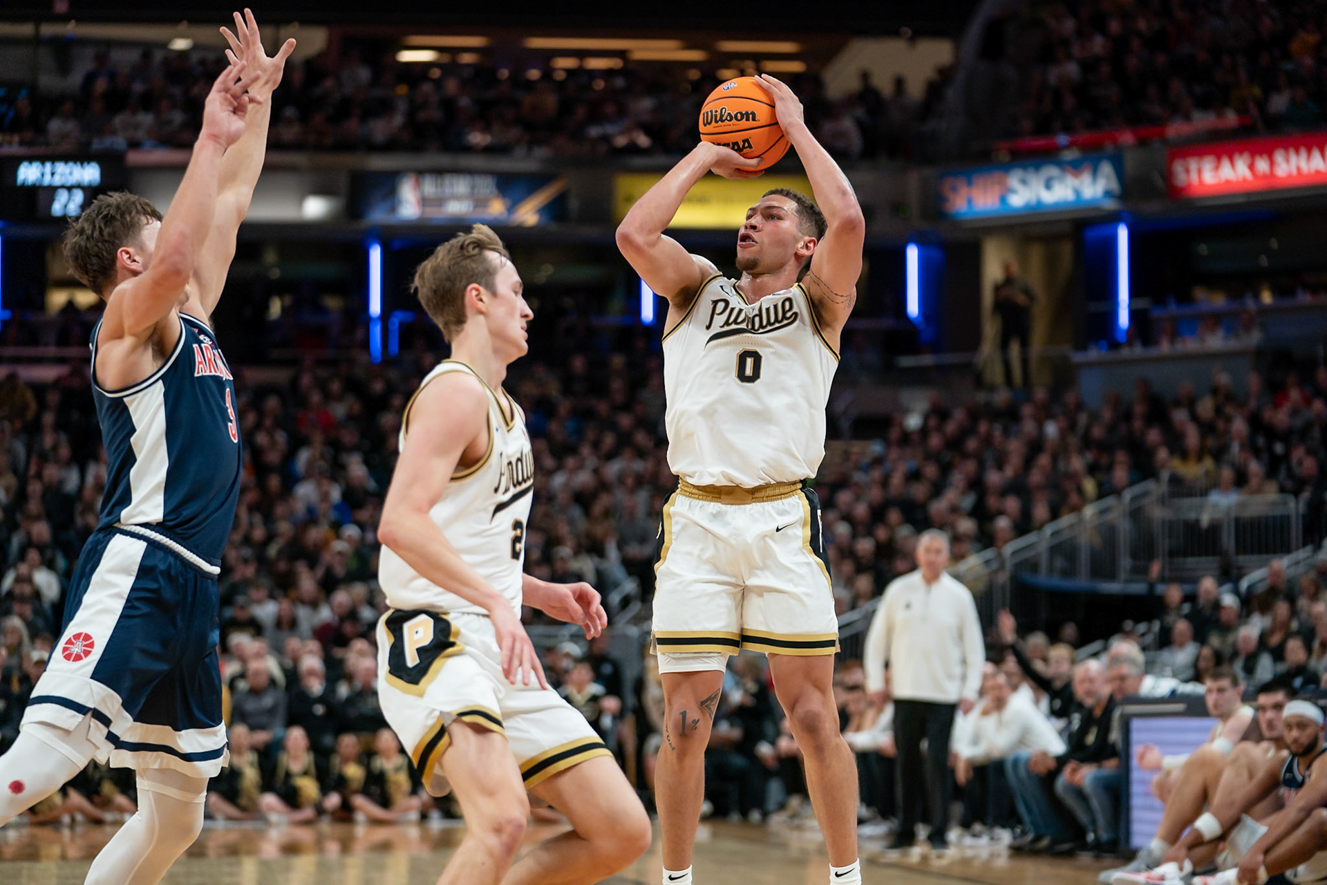 Photo (c) 2023 Bowen Arrow Photographywww.bowenarrowphotography.comIndy Classic basketball game between the Purdue University Boilermakers and the Arizona Univaersity Wildcats