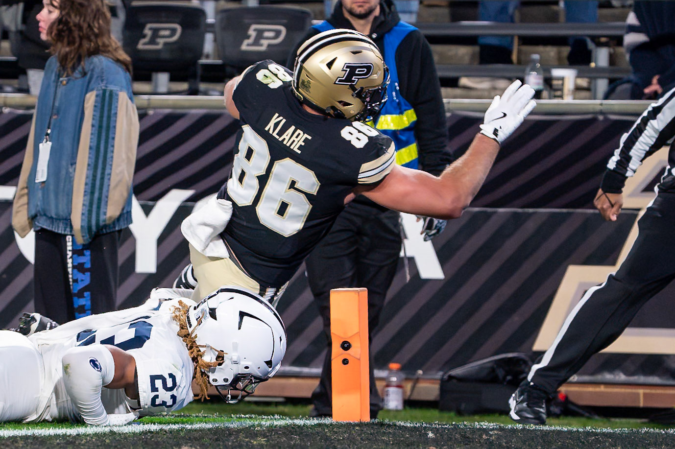 WEST LAFAYETTE, IN - NOVEMBER 16, 2024: Purdue University Sophomore Tight End Max Klare (86) just makes the front corner of the endzone for a late score during the Purdue University Boilermakers vs Penn State University Nittany Lions Football game at Ross-Ade Stadium(Photo by Steve Bowen / Bowen Arrow Photography / Northern Indiana Sports Report)