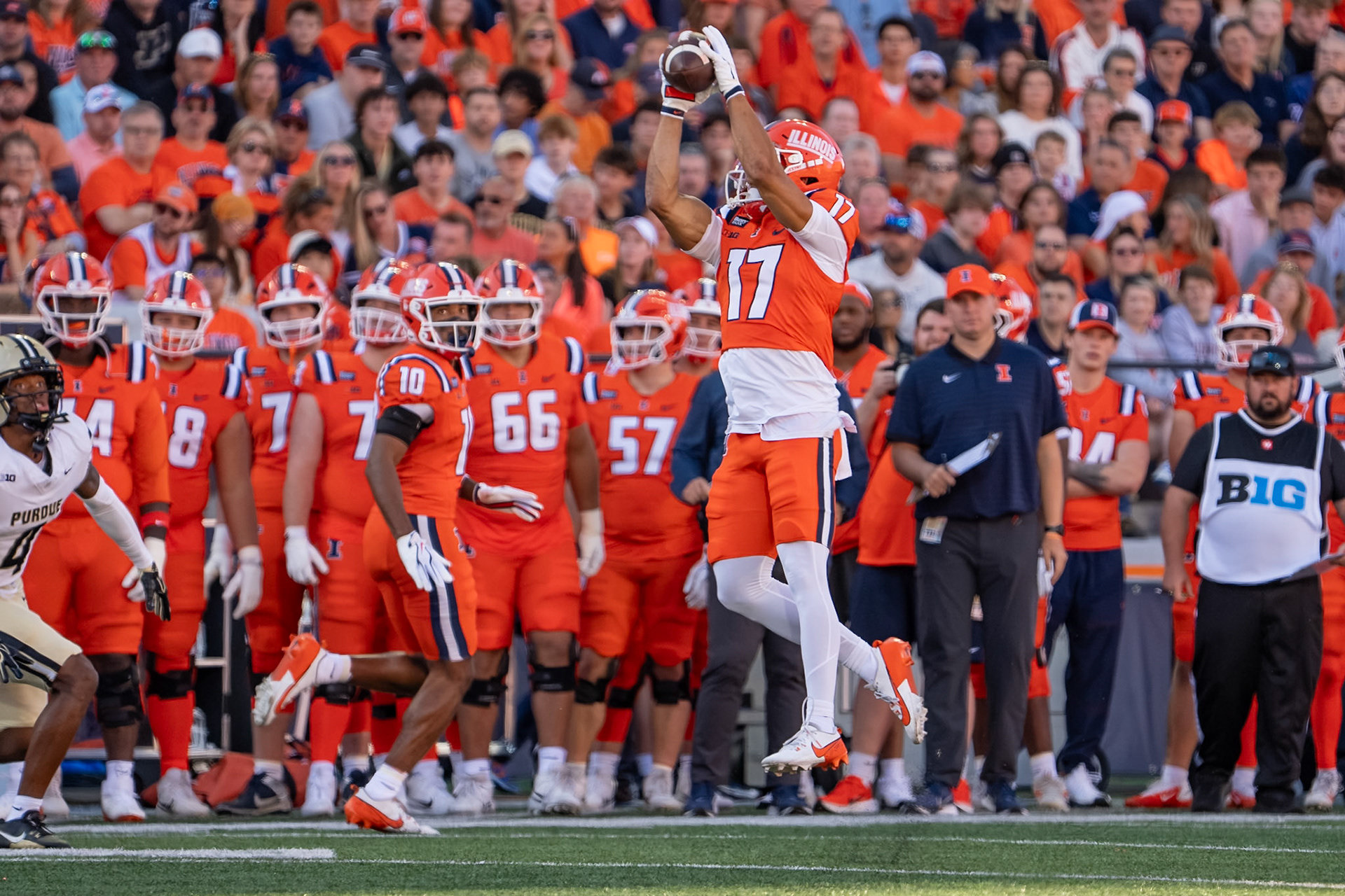 CHAMPAIGN, IL - OCTOBER 3, 2026: University of Illinois Senior WR Collin Dixon (17) during the Purdue Boilermakers at Illinois Fighting Illini football game at Gies Memorial Stadium(Photo by Steve Bowen / Northern Indiana Sports Report)