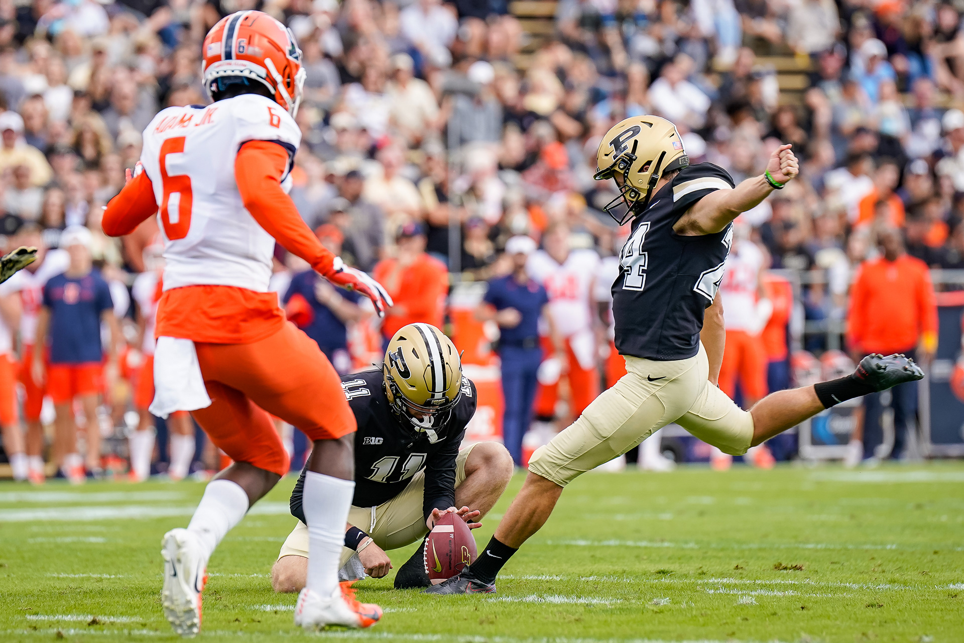 Mitchell Fineran kicking one of his two field golas in the first half