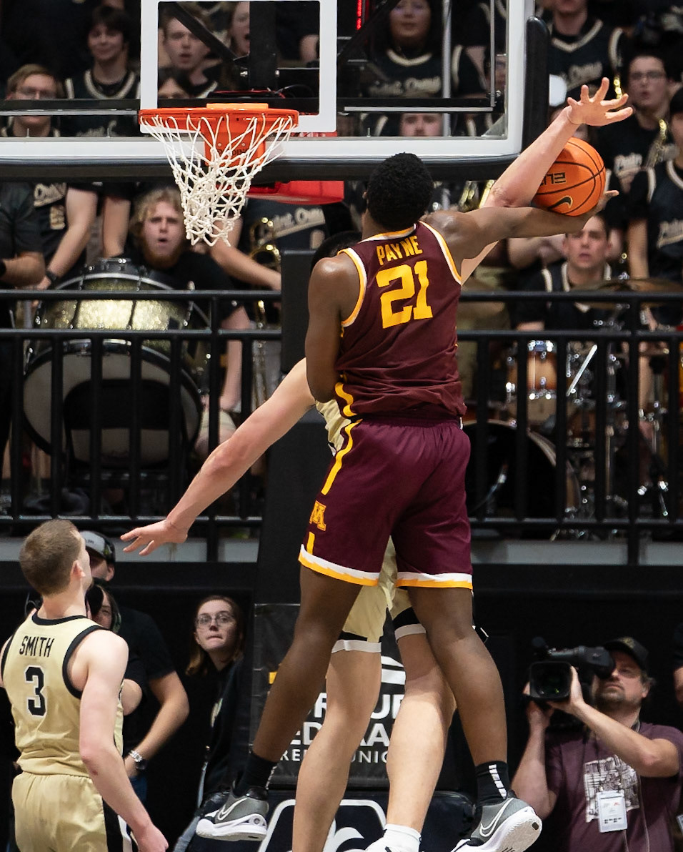 WEST LAFAYETTE, IN - FEBRUARY 15, 2024: Minnesota Sophomore Forward Pharrel Payne (21), Purdue Senior Center Zach Edey (15) in Purdue Boilermakers Men's Basketball vs the Minnesota Golden Gophers at Mackey Arena(Photo by Steve Bowen / Bowen Arrow Photography / Northern Indiana Sports Report)