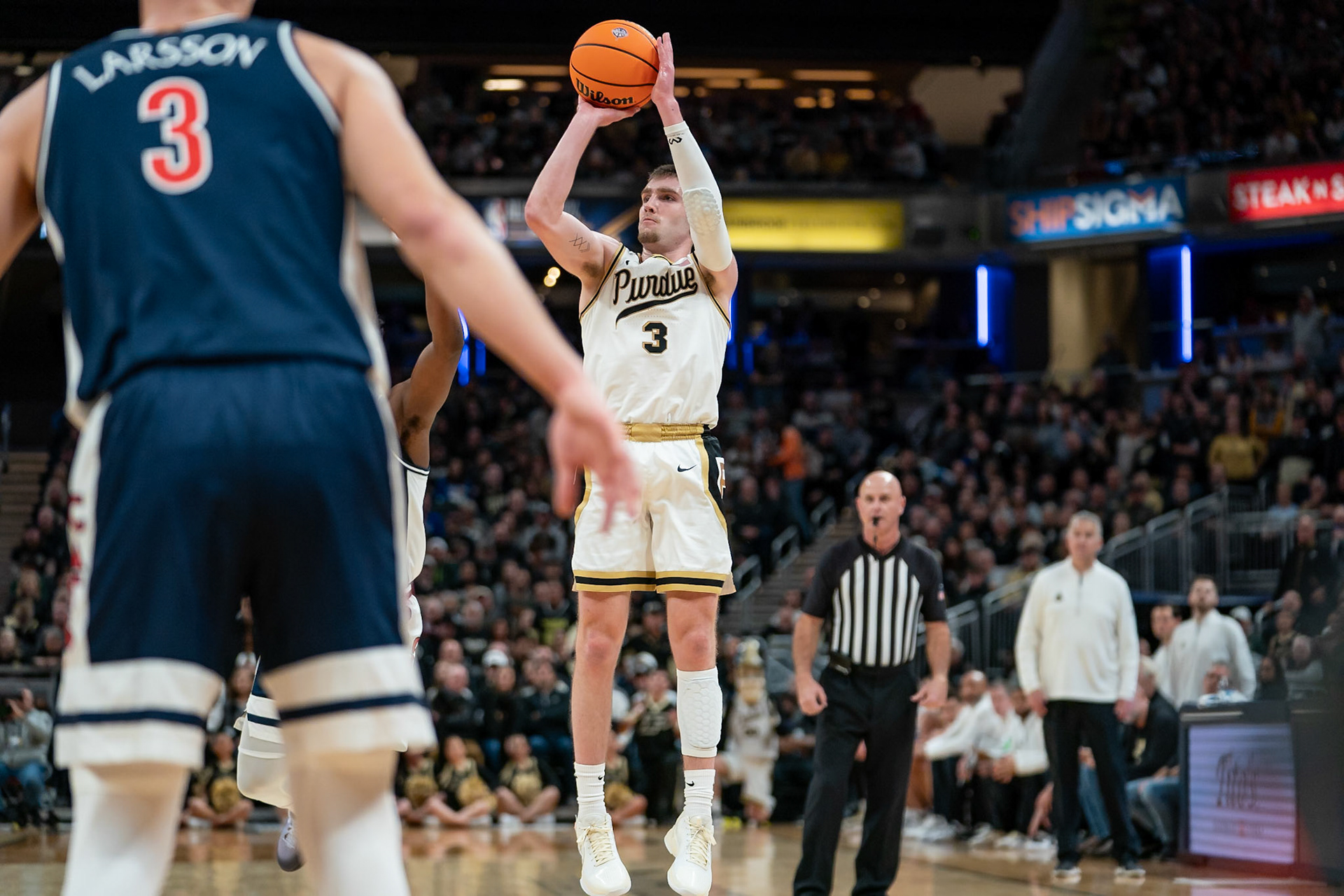 Photo (c) 2023 Bowen Arrow Photographywww.bowenarrowphotography.comIndy Classic basketball game between the Purdue University Boilermakers and the Arizona Univaersity Wildcats