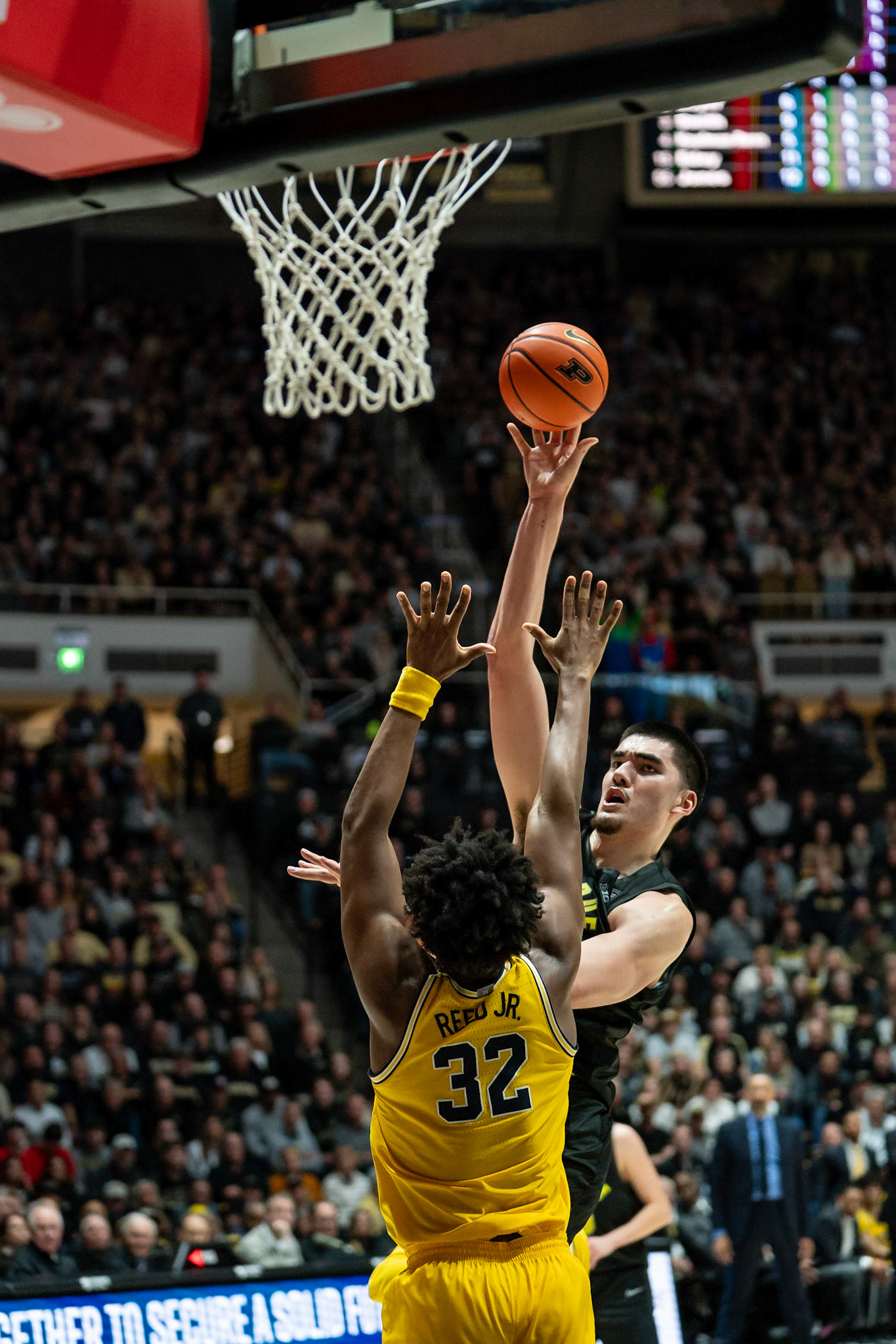 WEST LAFAYETTE, IN - JANUARY 23, 2024: Purdue Senior Center Zach Edey (15), Michigan Sophomore Forward Tarris Reed Jr. (32) competing in Purdue versus Michigan Mens Basketball at Mackey Arena(Photo by Steve Bowen / Bowen Arrow Photography / Northern Indiana Sports Report)