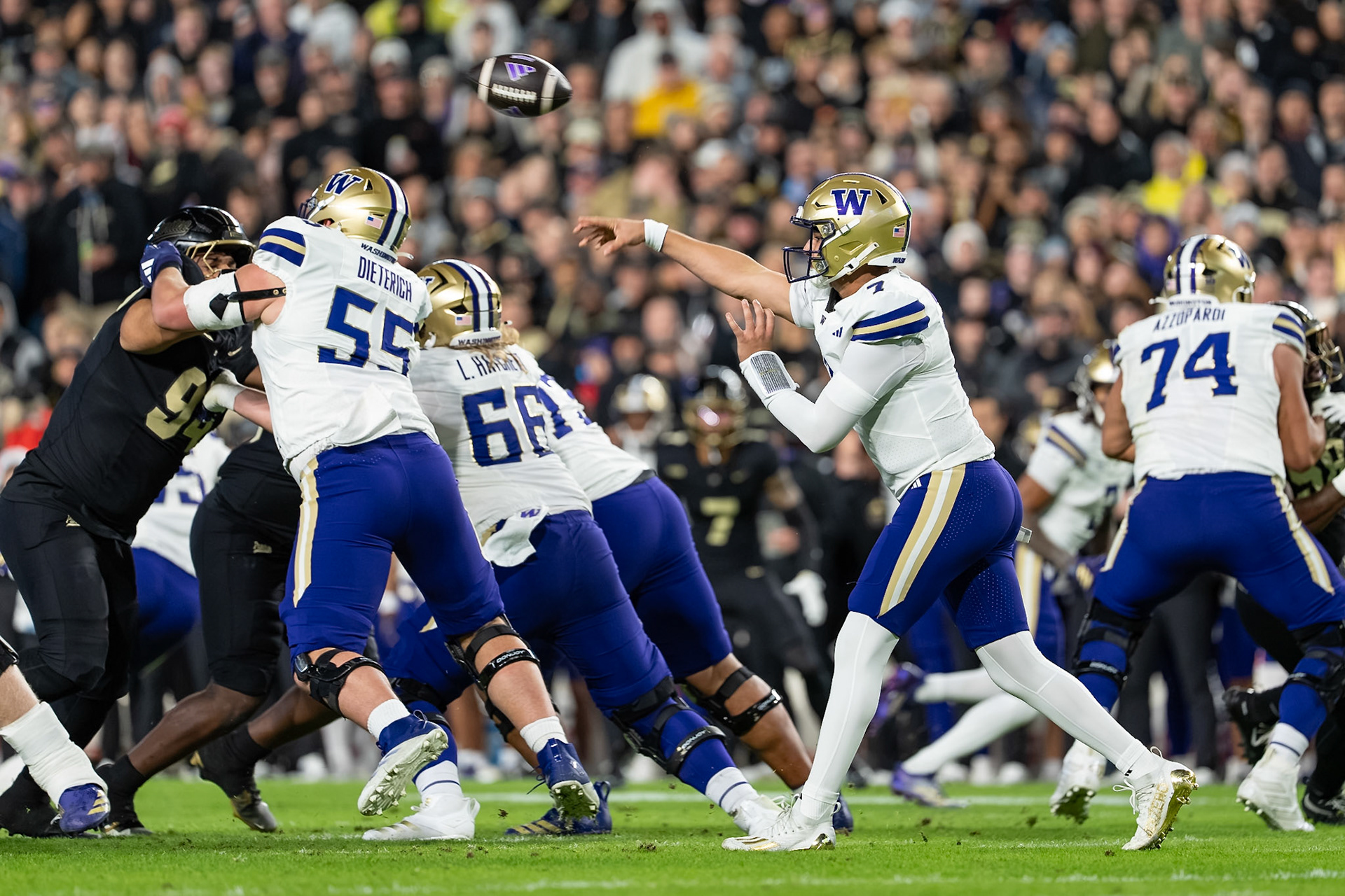 WEST LAFAYETTE, IN - OCTOBER 16, 2026: University of Washington QB Elijah Brown (7) during the Purdue Boilermakers vs Washington Huskies football game at Ross-Ade Stadium(Photo by Steve Bowen / Northern Indiana Sports Report)