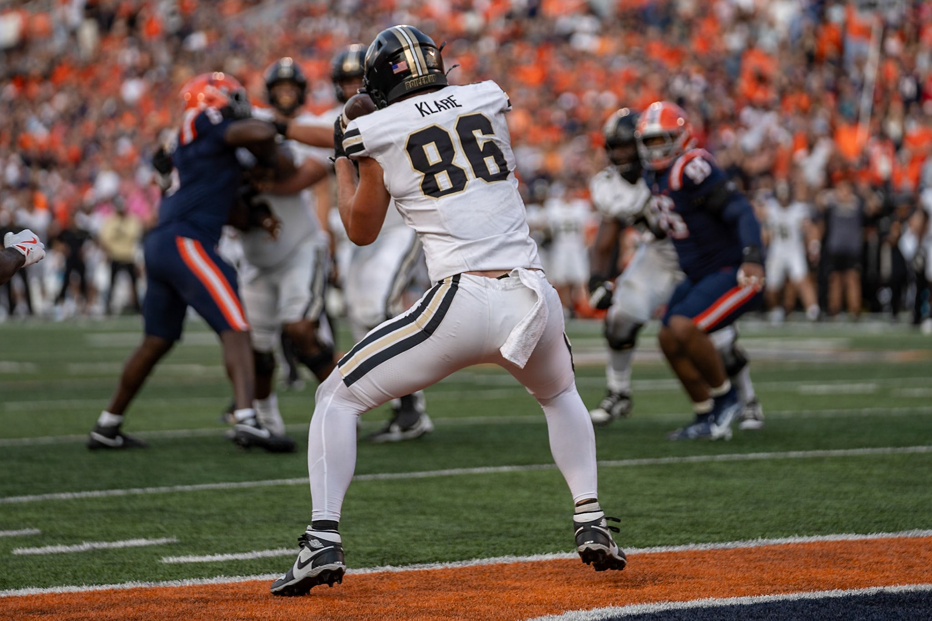 CHAMPAIGN, IL - OCTOBER 12, 2024: Purdue University Sophomore Tight End Max Klare (86) during the Purdue University Boilermakers at University of Illinois Fighting Illini Football game at Memorial Stadium(Photo by Steve Bowen / Bowen Arrow Photography / Northern Indiana Sports Report)