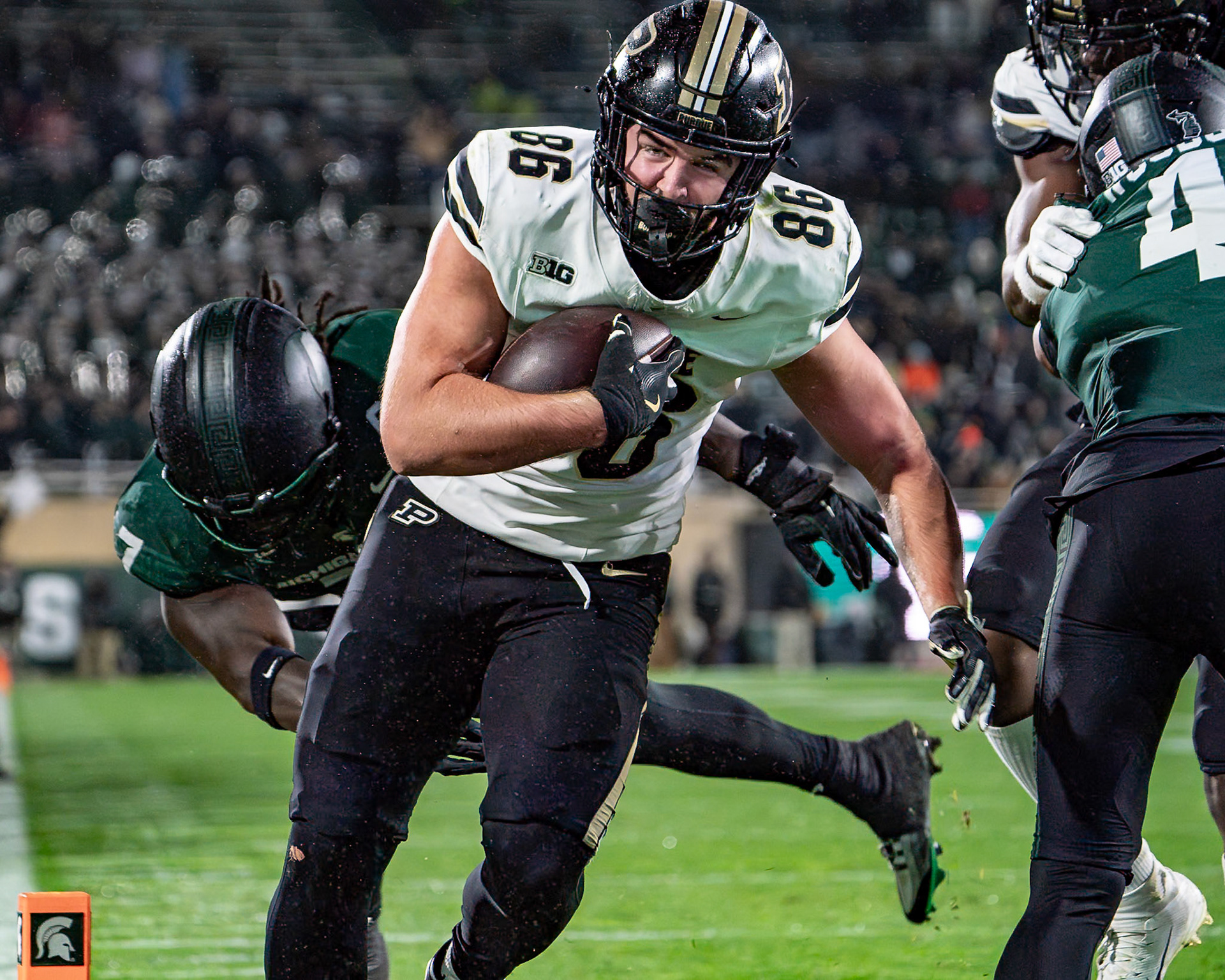 EAST LANSING, MI - NOVEMBER 22, 2024: Purdue University Sophomore Tight End Max Klare (86) in Purdue University Boilermakers at Michigan State University Spartans Football game at Spartan Stadium(Photo by Steve Bowen / Bowen Arrow Photography / Northern Indiana Sports Report)