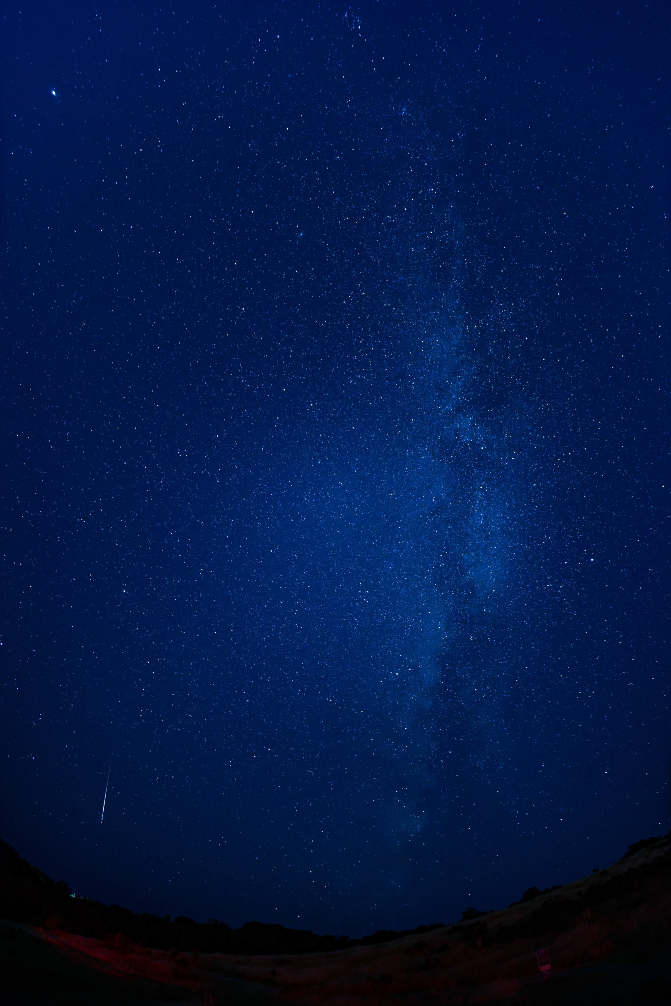 Milky Way and meteor at 10mm
