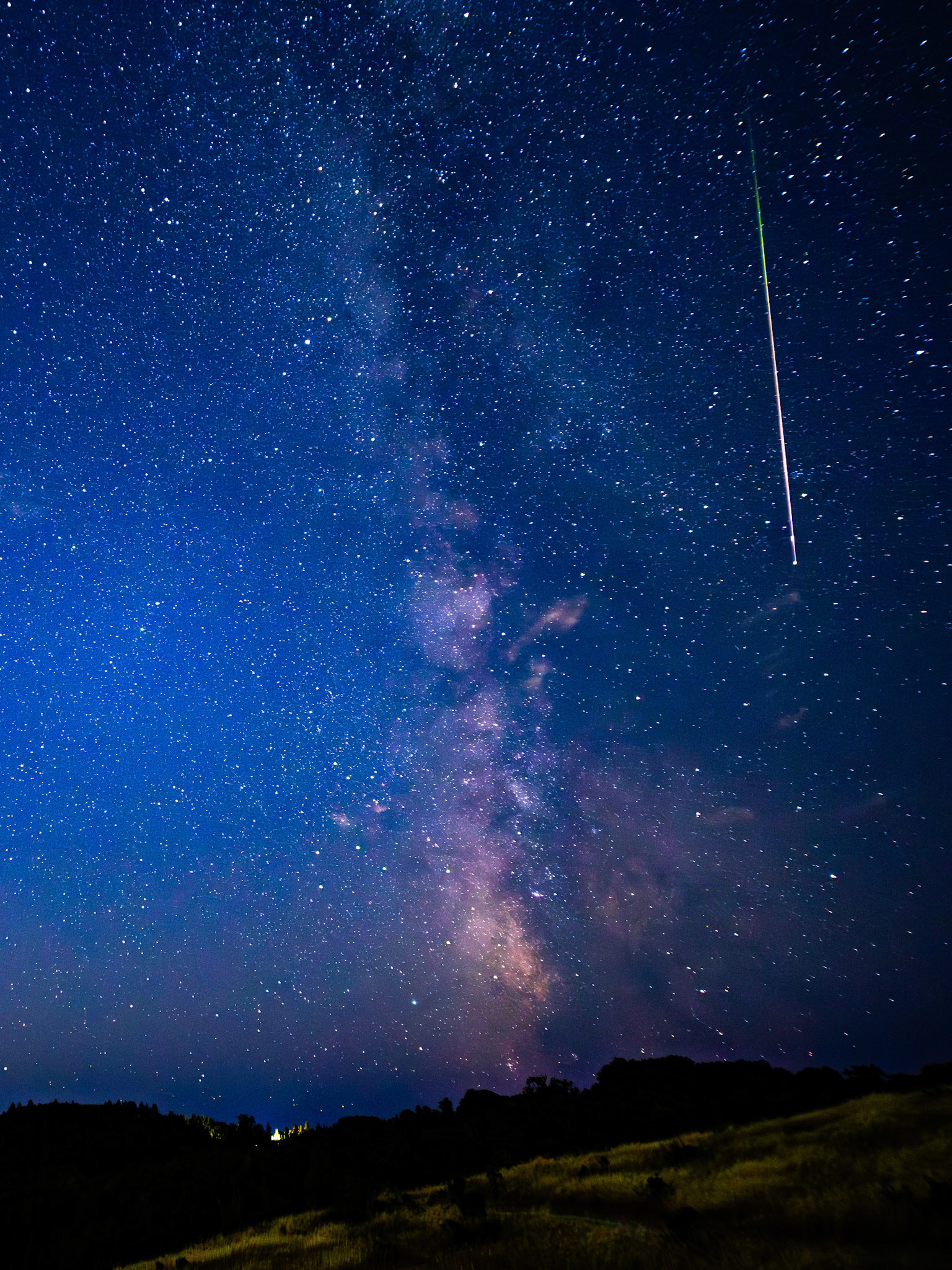 Milky Way and meteor at 14mm (cropped)