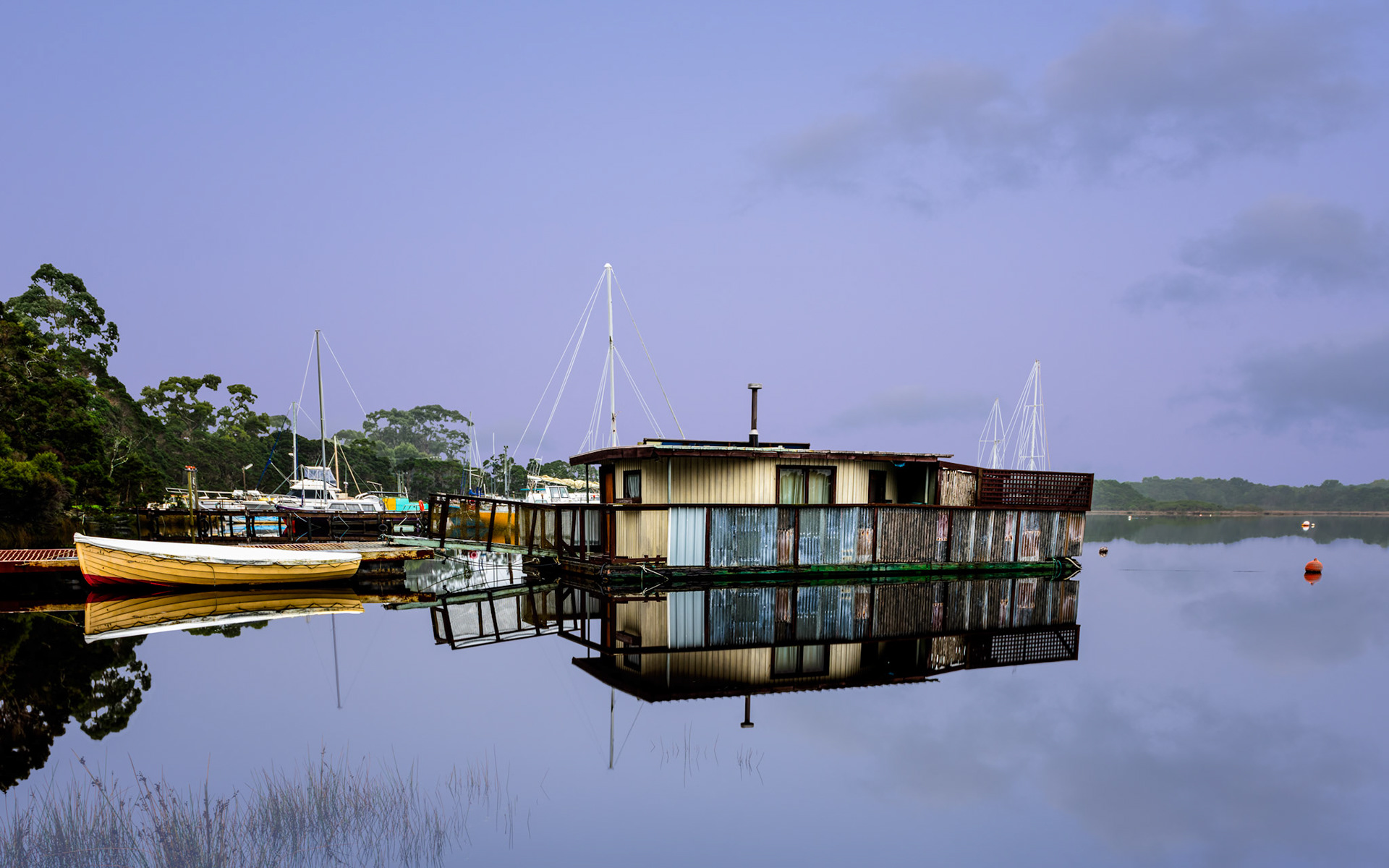 Old Houseboat / Macquarie Harbour, Strahan, Tasmania, Australia