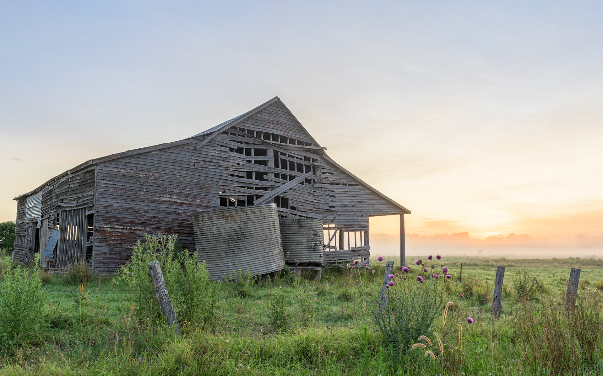 The Old Barn / This is an oft-photographed barn near Imbil, QLD, Australia. For good reason, I think you would agree