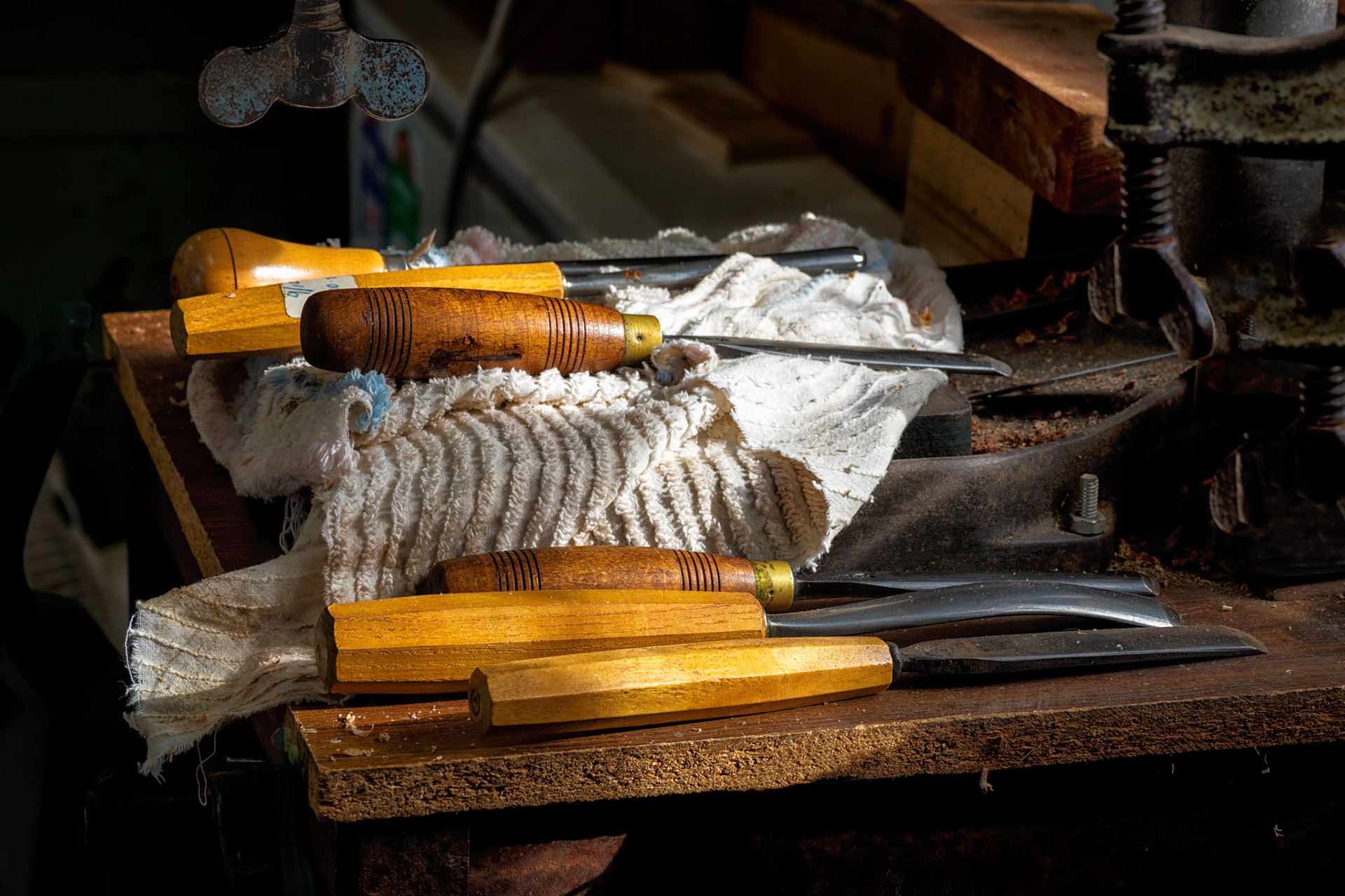 Title: Workshop in Winter / Caption: Workshop of Kevin Williams, Violin Maker, Beechworth, VIC, Australia