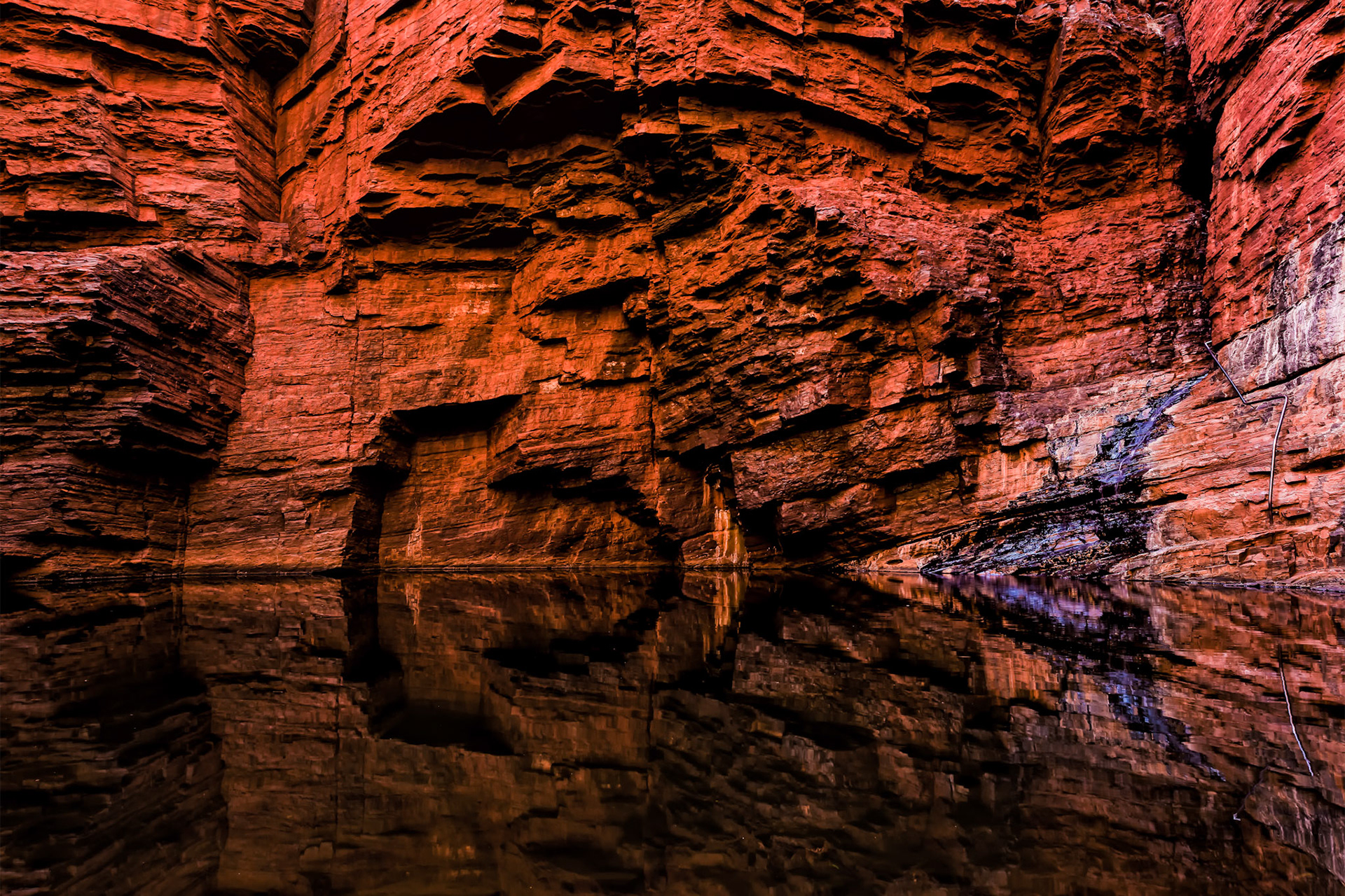 Hieroglyph / The light and colours are amazing at Handrail Pool in Karijini National Park in the Pilbara region, Western Australia