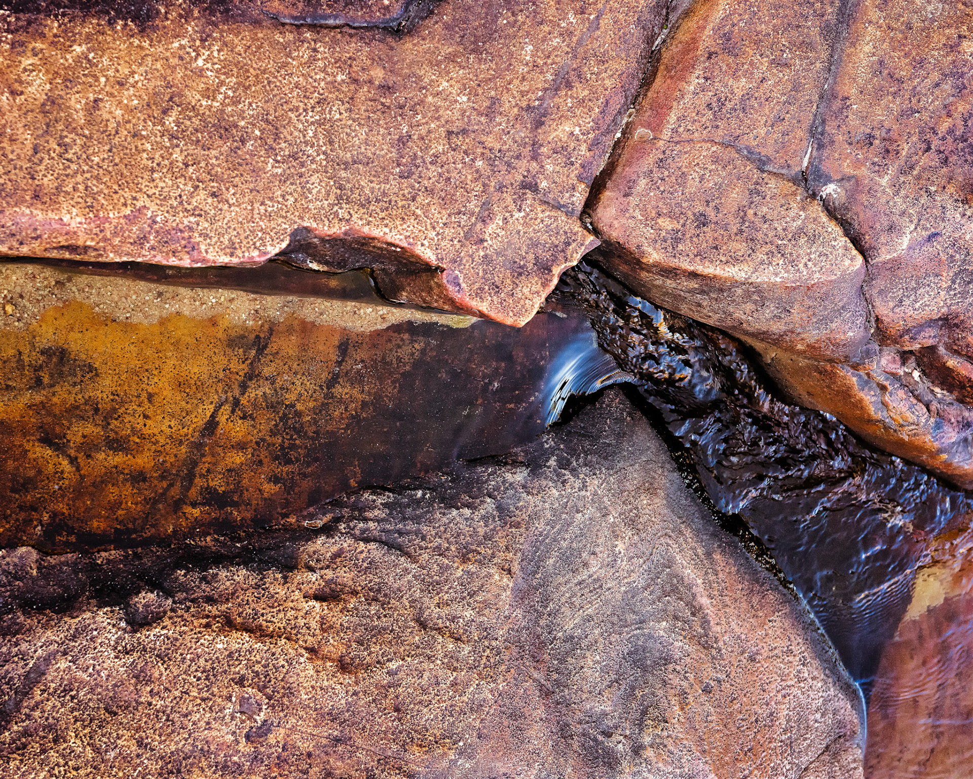 Title: Flowing over Sandstone / Caption: Detail from the top of Gunlom Falls, Kakadu National Park, Northern Territory, Australia