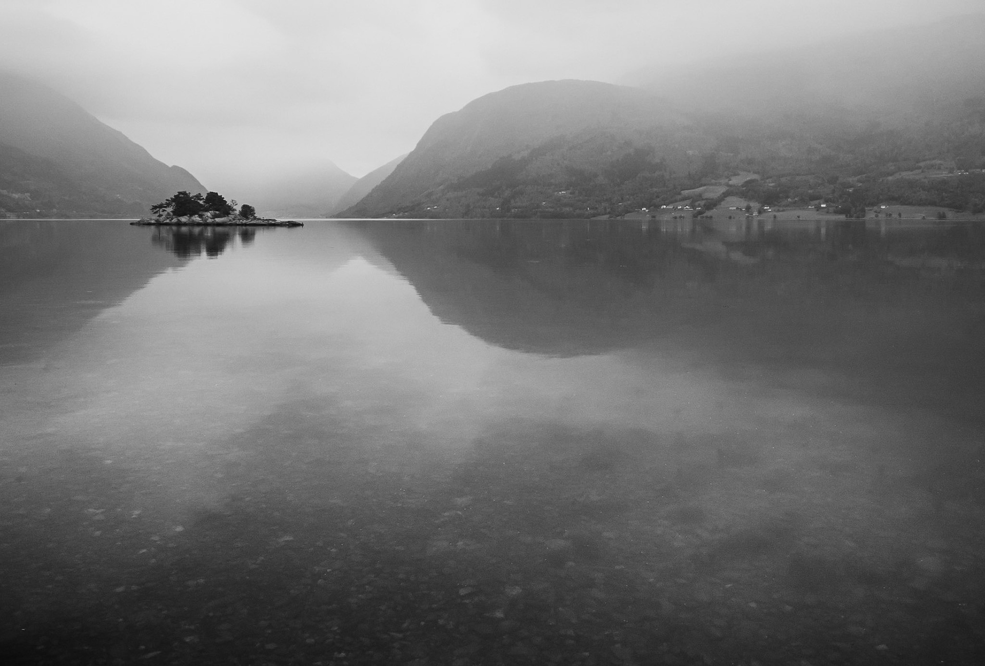 Lustrafjorden