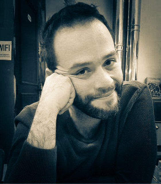 Antoine Paris is among other things a teacher in Greek in Bordeaux Université and a researcher in Biblical studies and literature theory. Due to its poor sense of organization and, above all, to personal preferences, he works almost exclusively at night. He also loves wandering in the streets beneath the lamplights or in forest on a pitch-black night.