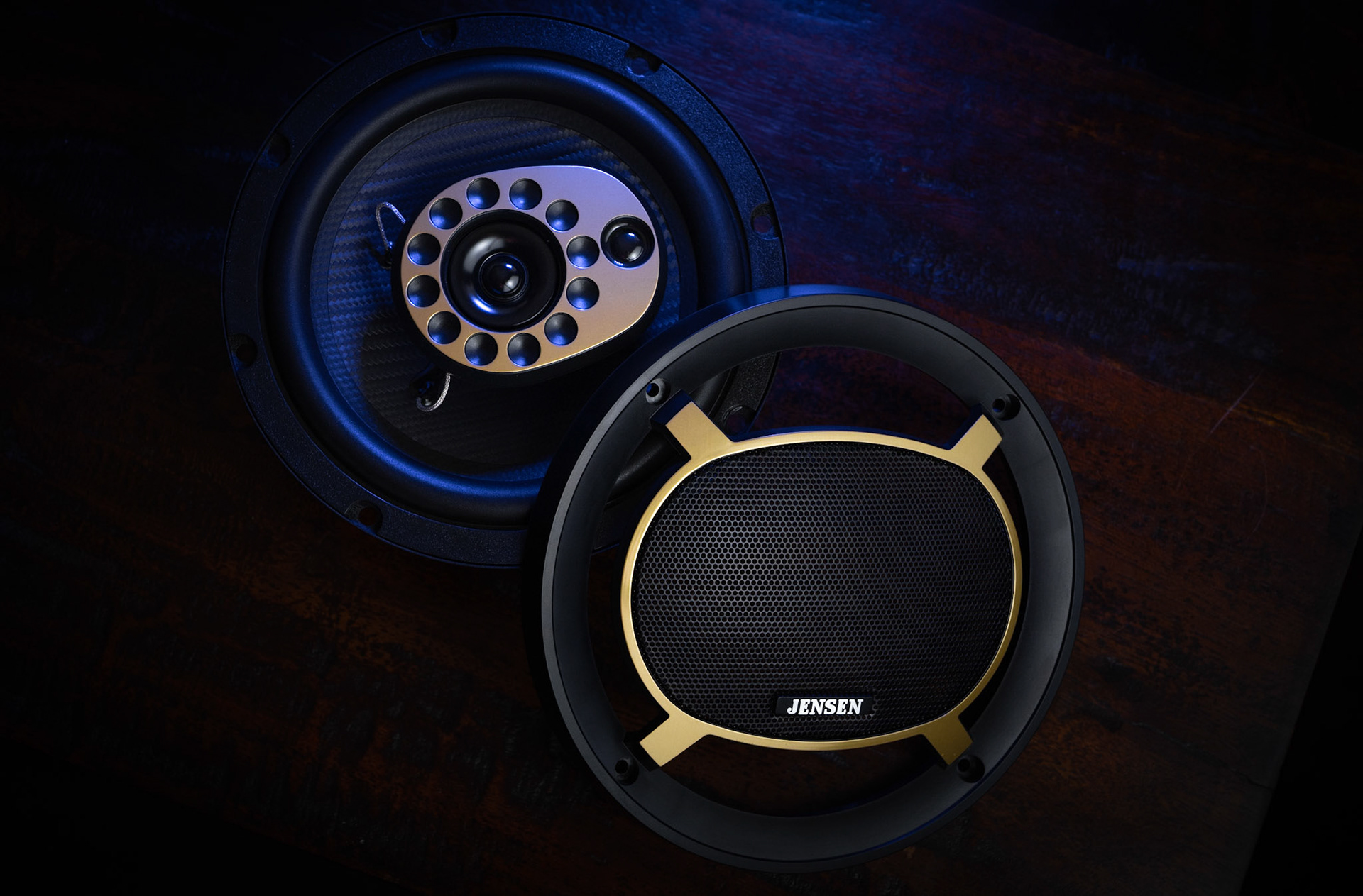 JS65T_on table_lifestyle