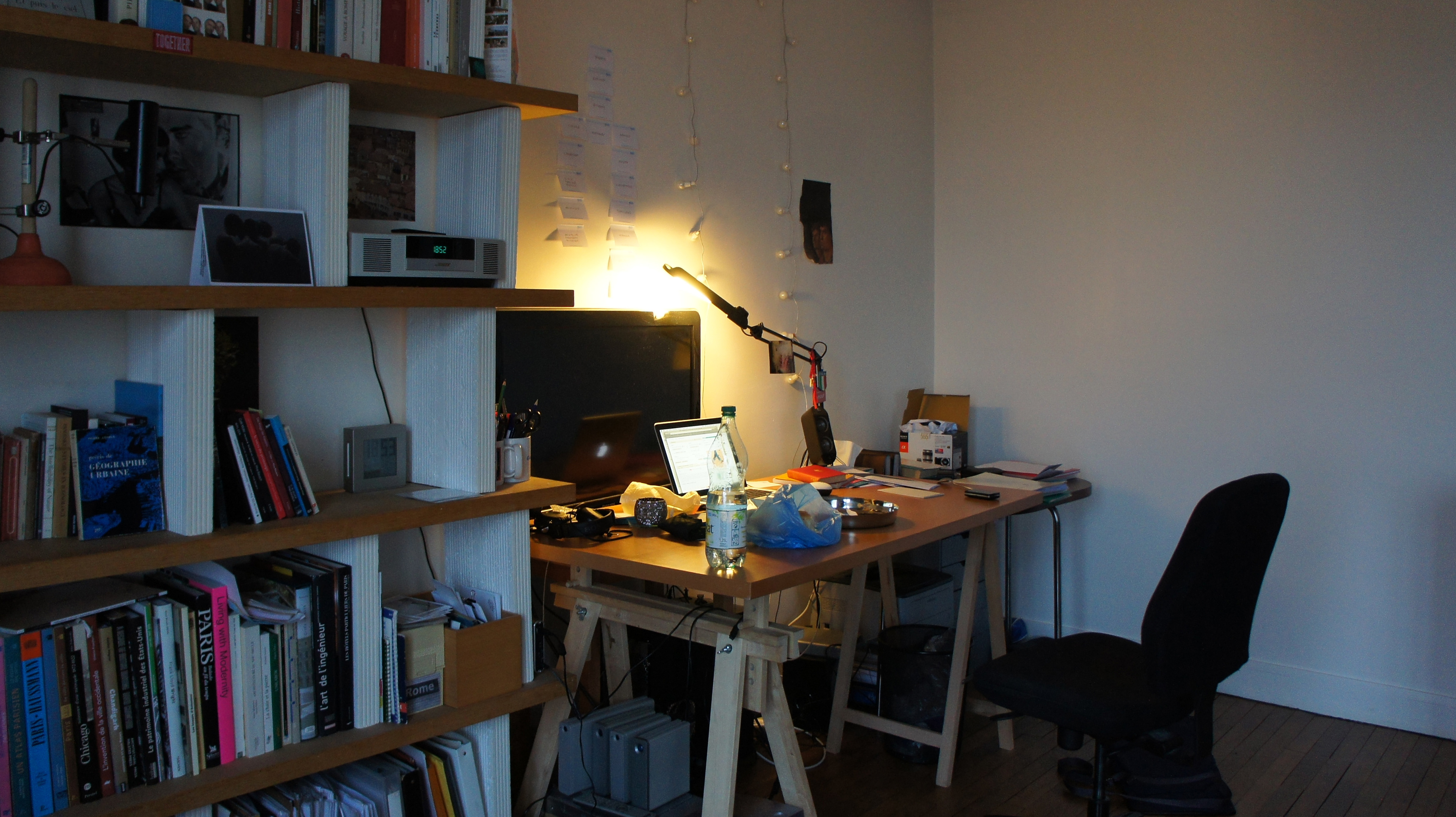 Bureau, Rue Polonçeau, Paris-2013-03-29 19.54.40