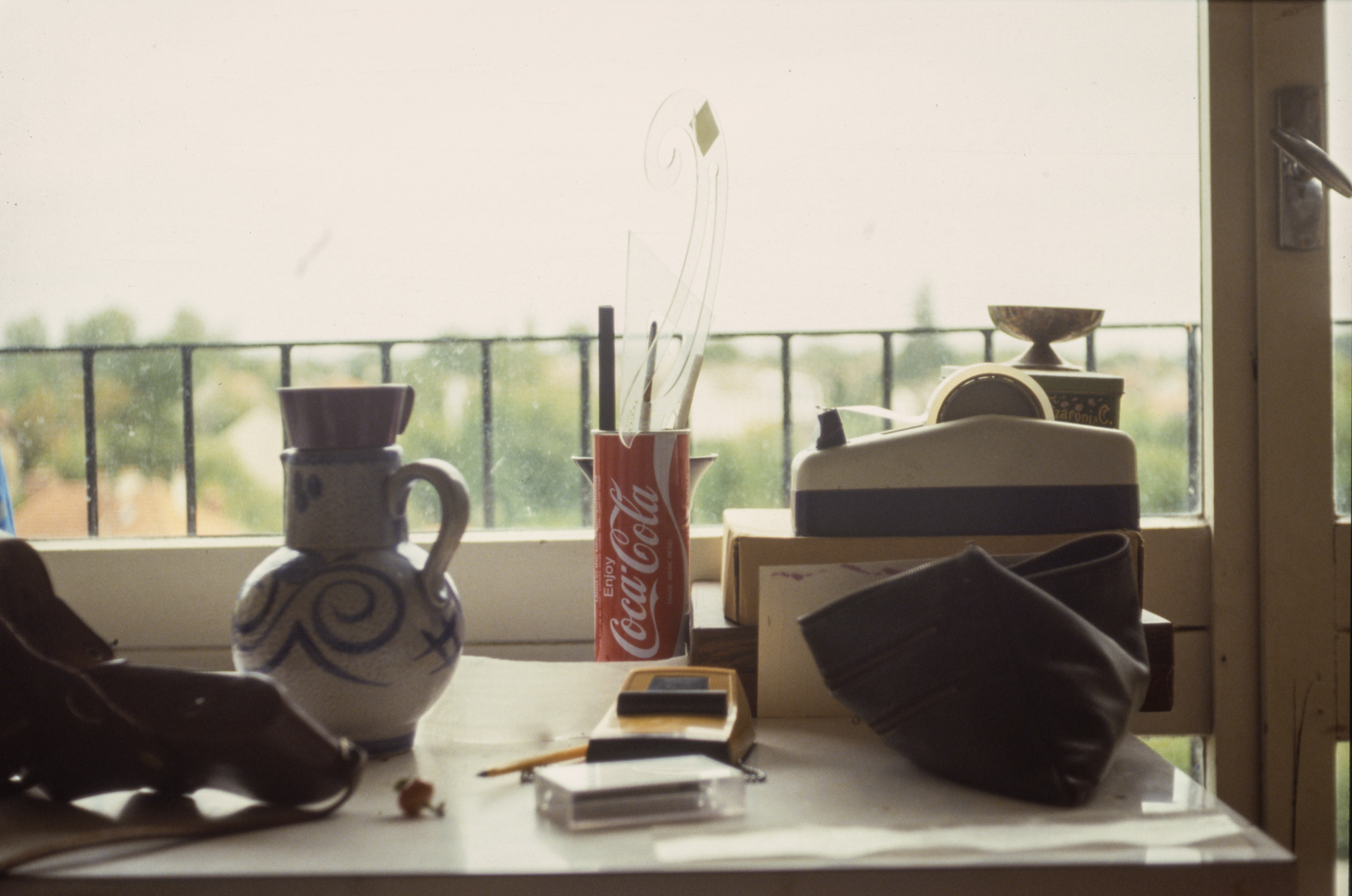 Bureau de ma chambre, chez mes parents, Yerres, août 1988.