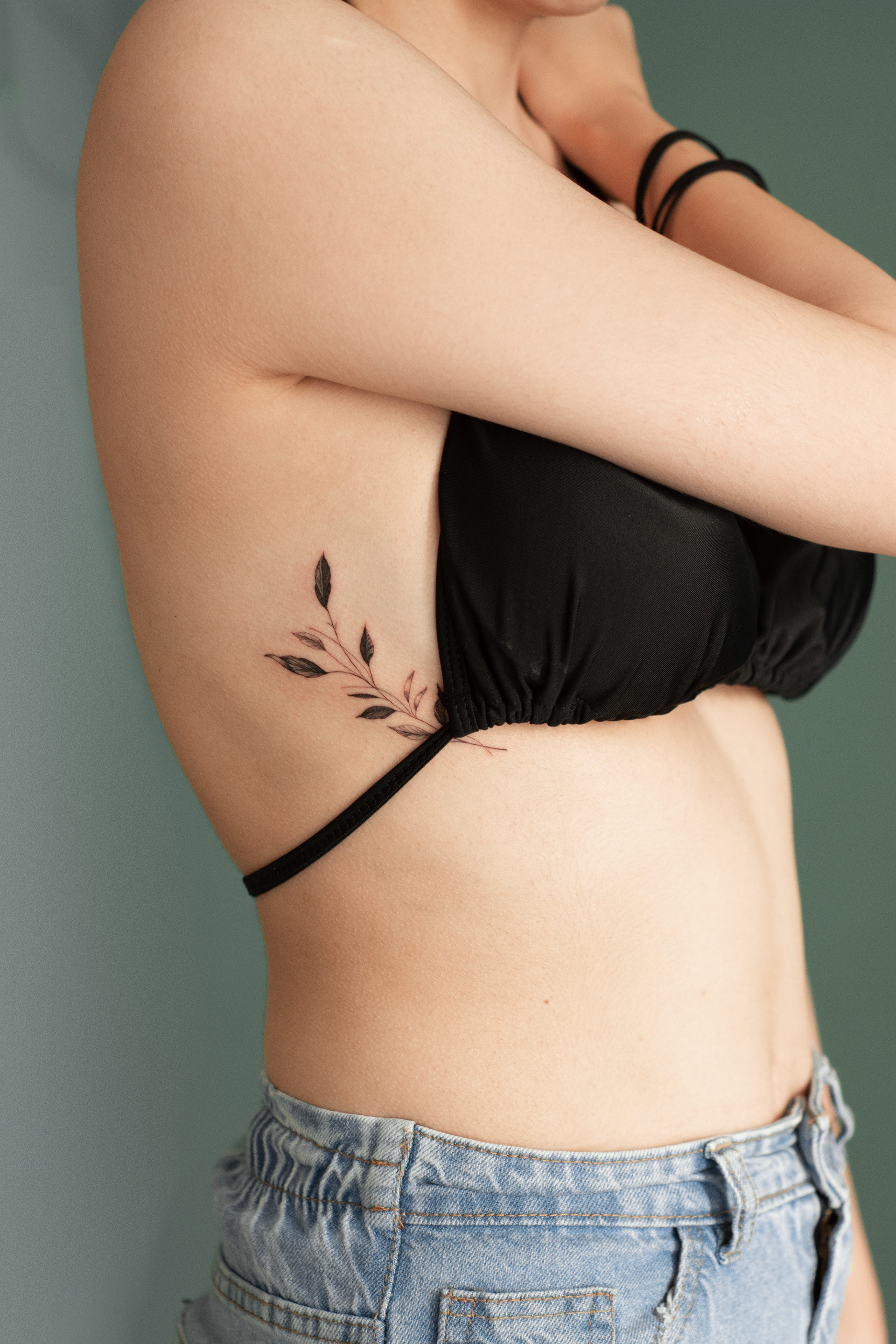 Floral tattoo on rib / fine-line tattoo