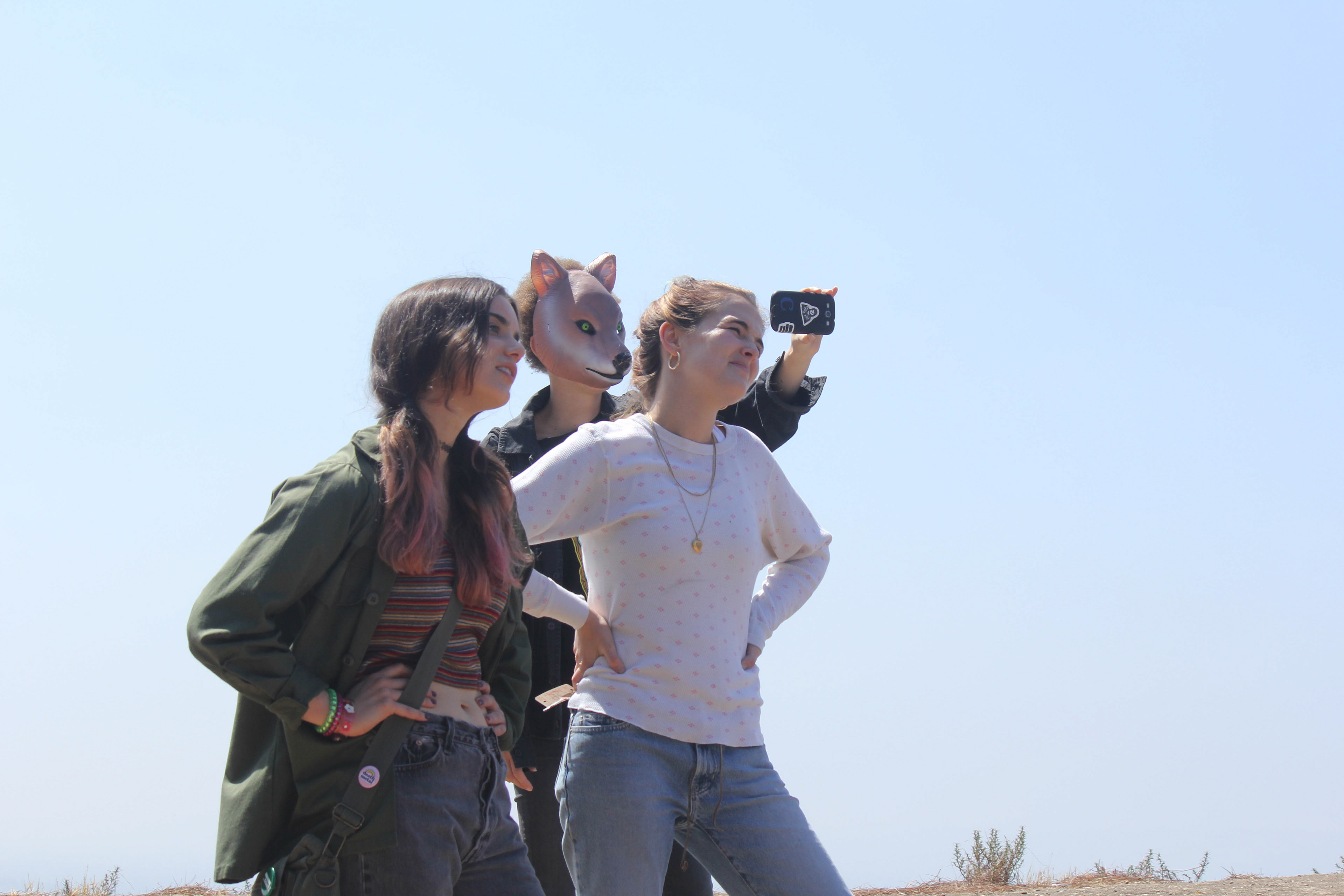 Zoey Deutch, Dylan Gelula, Maya Eshet,