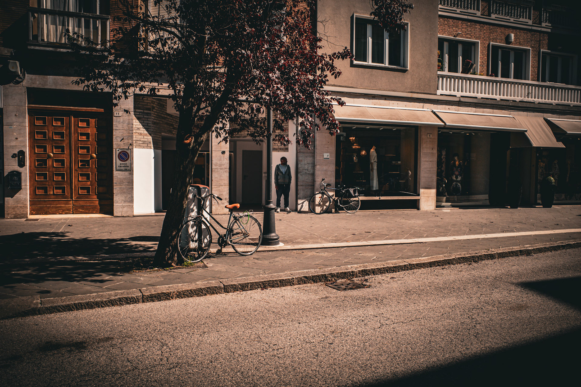 At the precise point where time stands