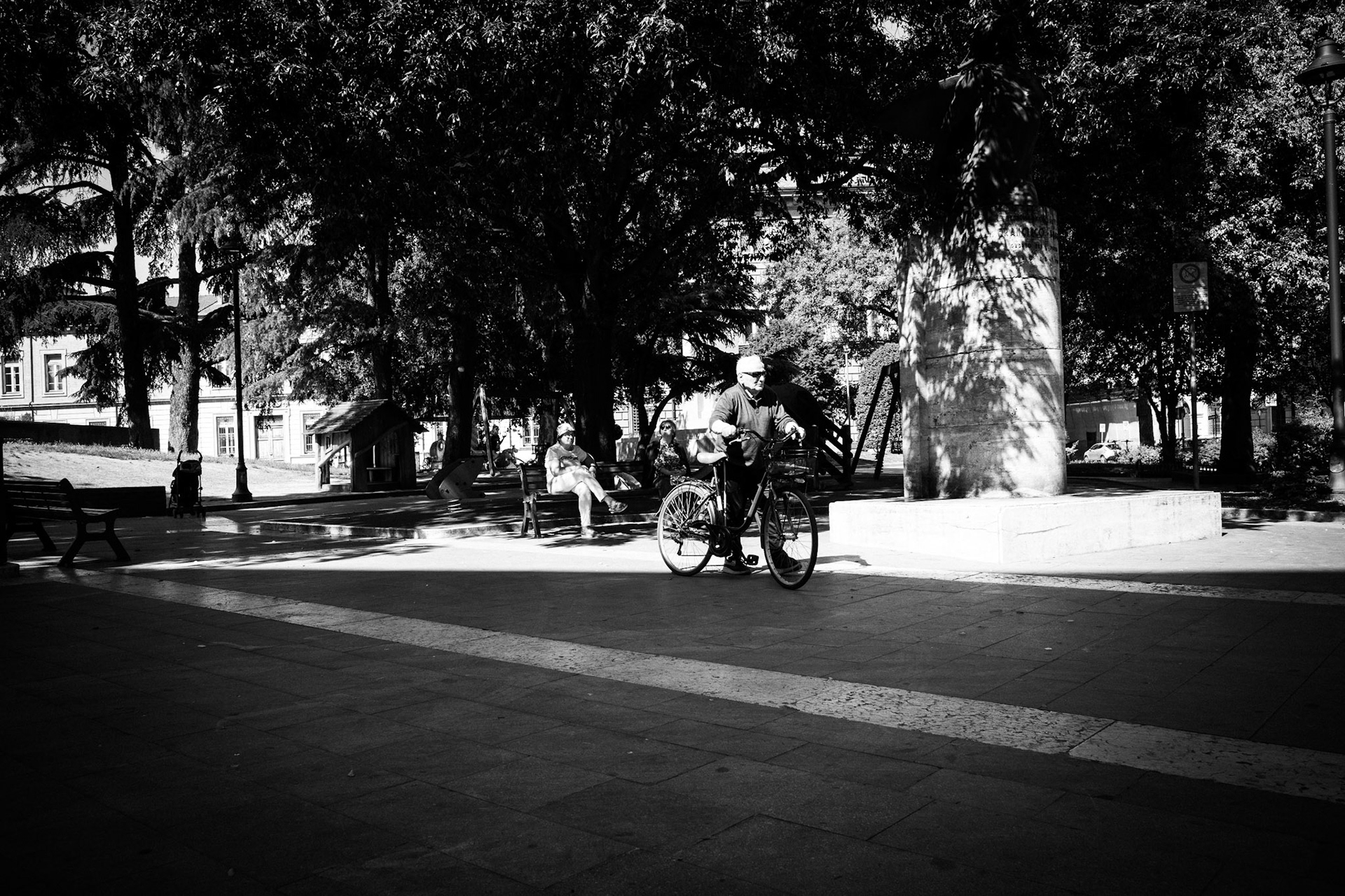 Rays, routines and silent riders