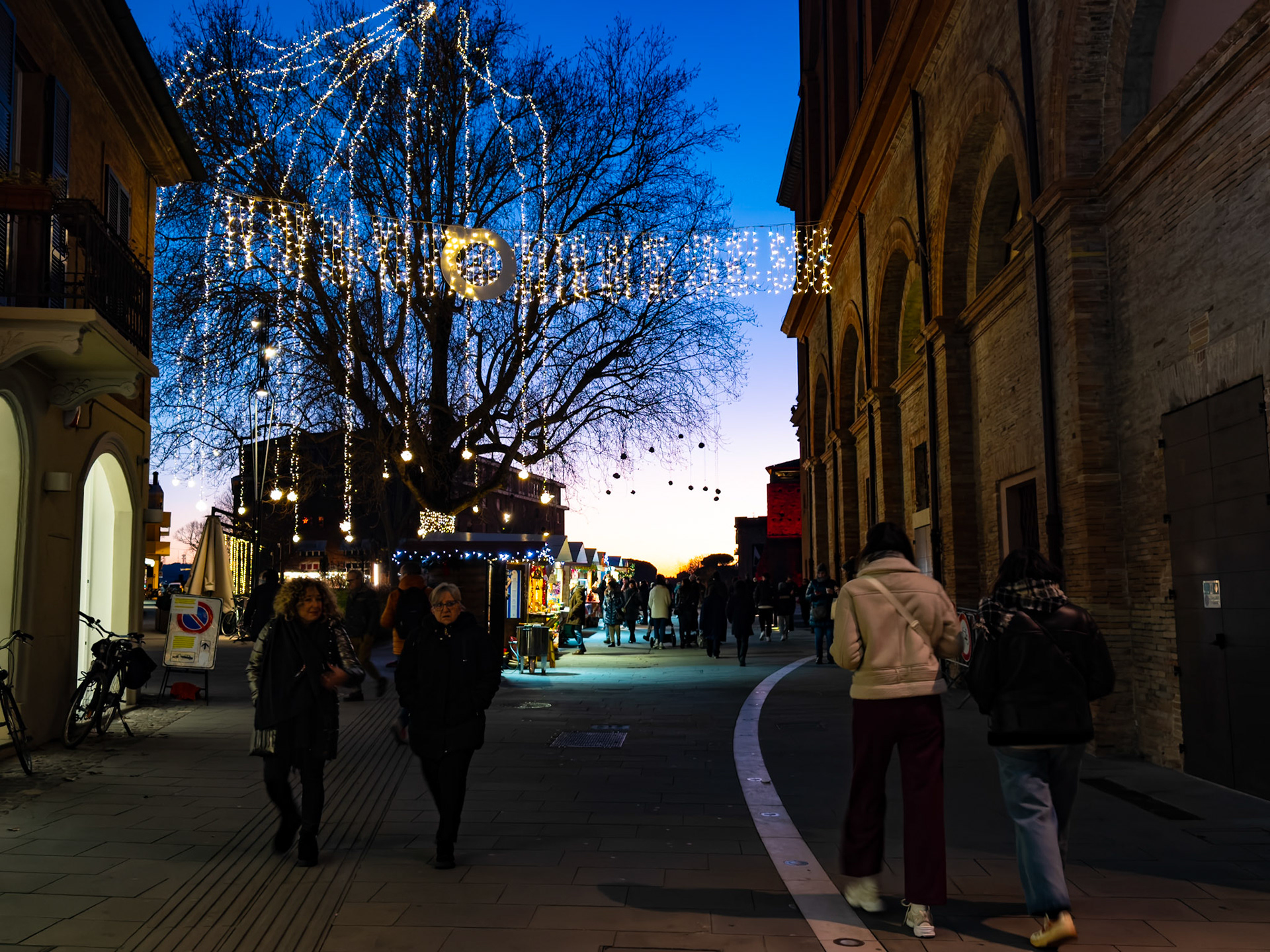 Under a sky of hanging stars