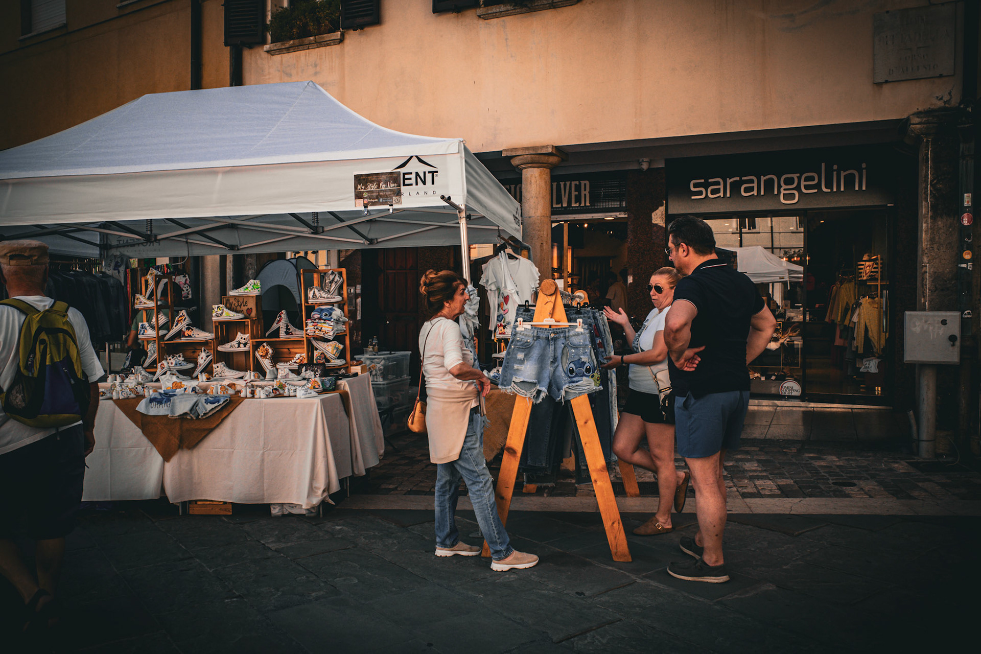 Denim dialogues under the Summer canopy
