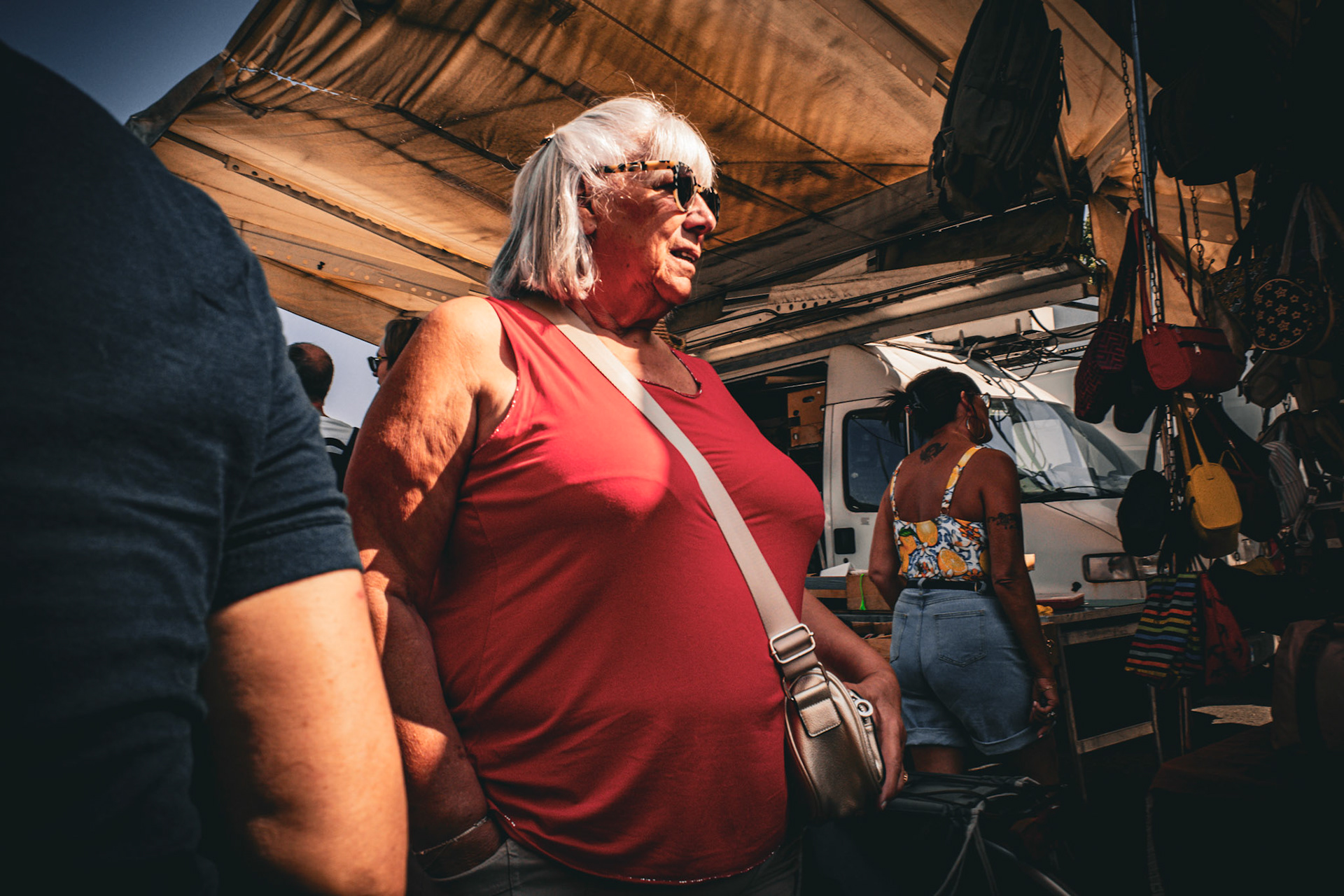 Heatwaves and bag shadows