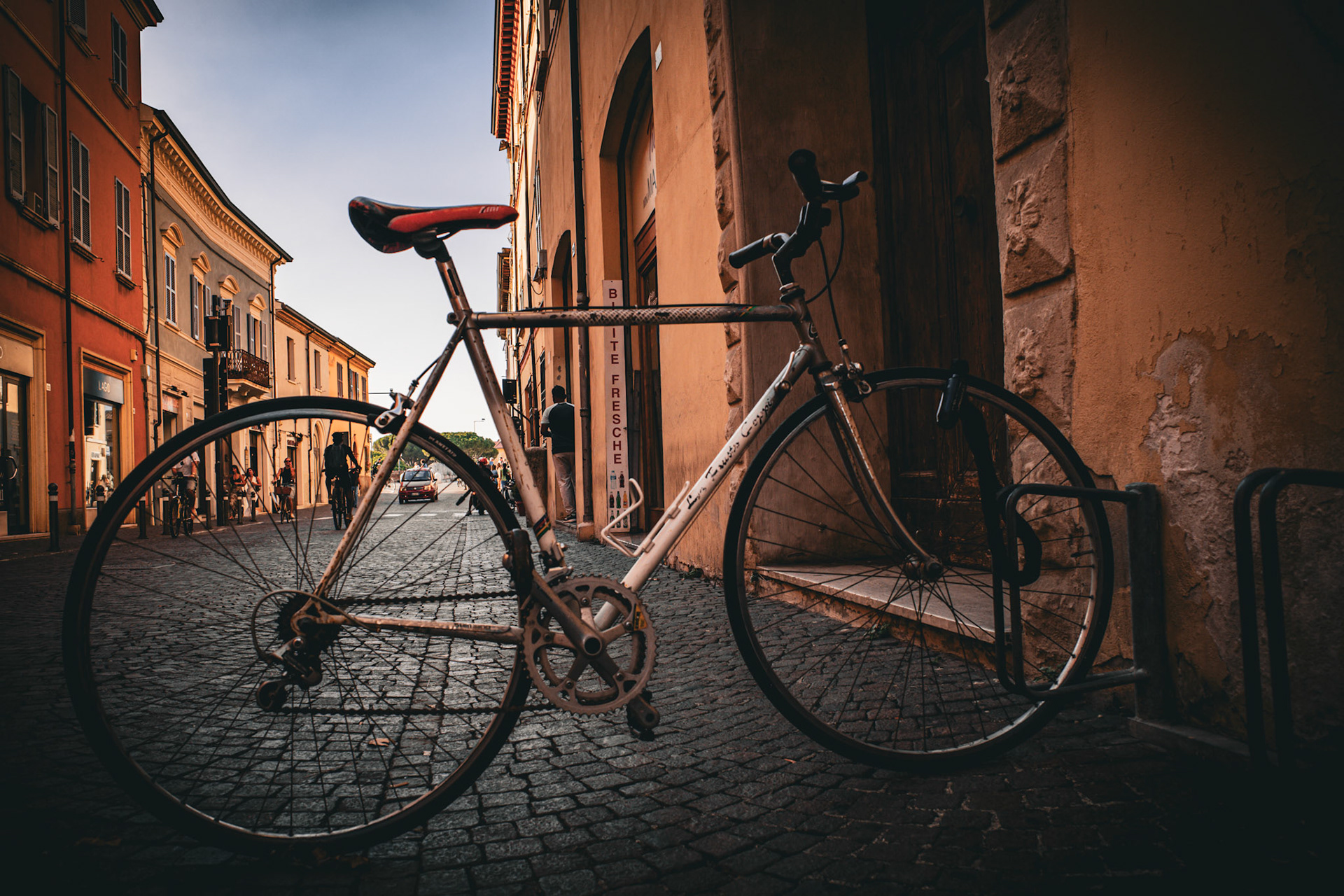 Echoes of a quiet street