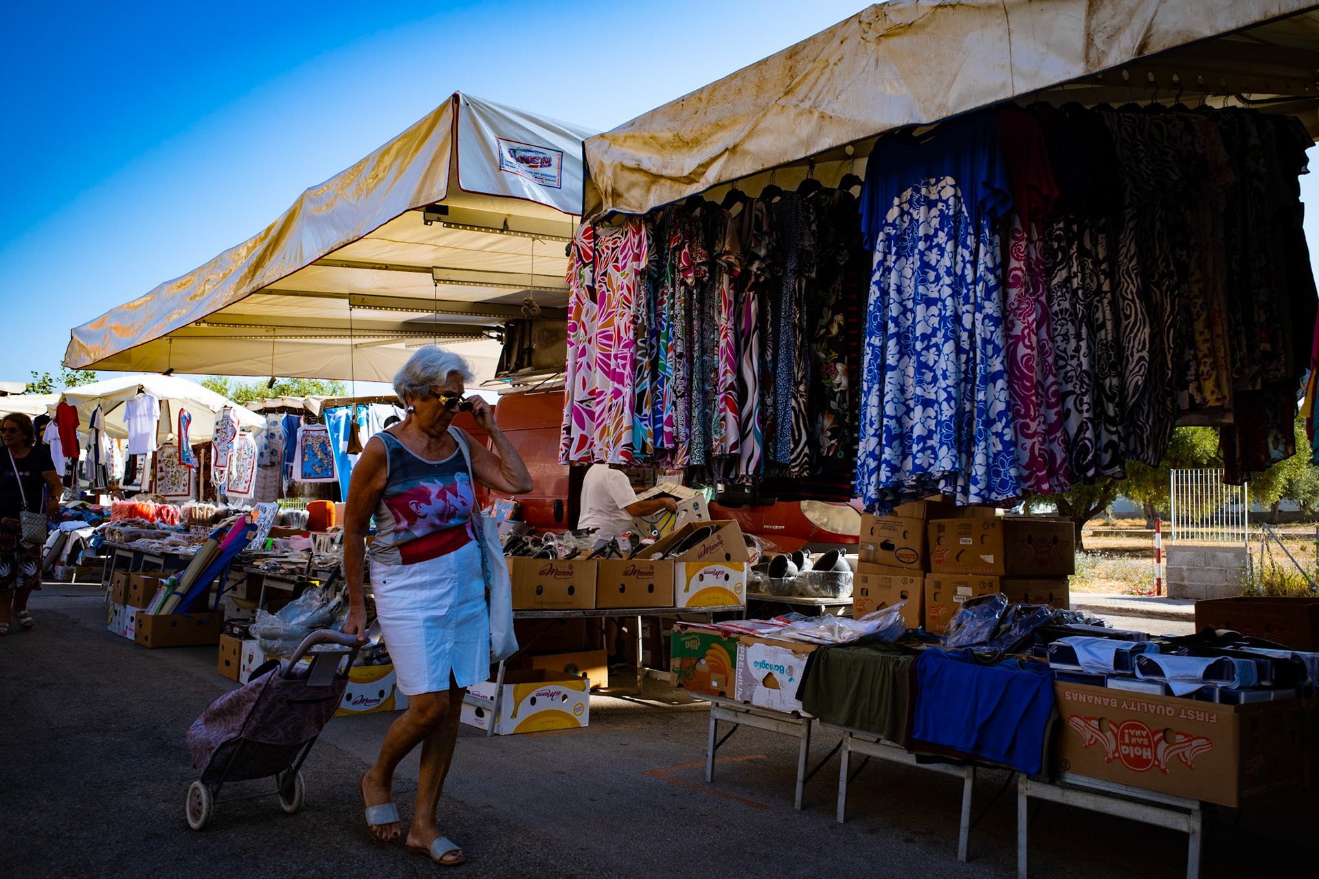 Summer stroll through colors and shadows