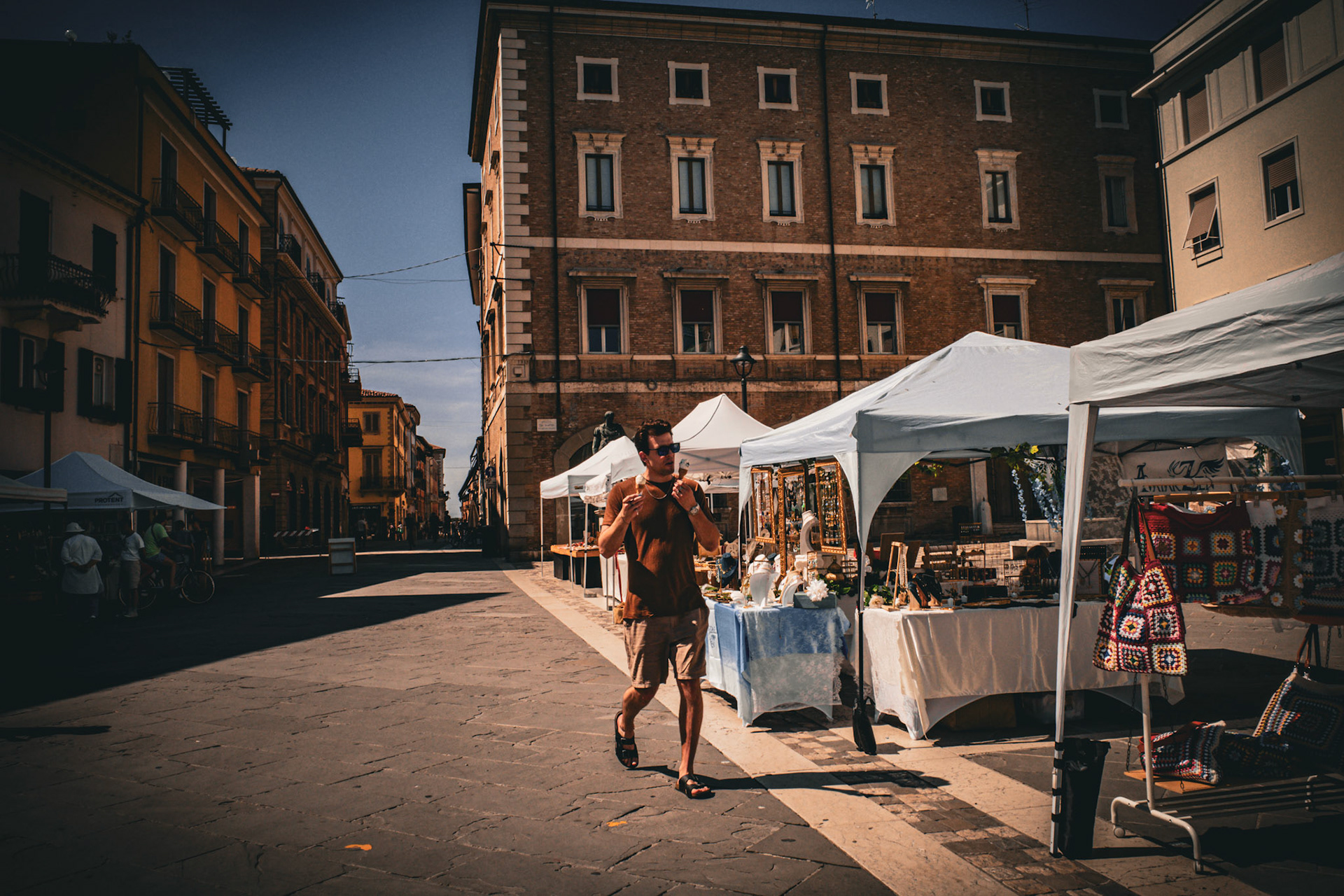 Wandering through stitched light