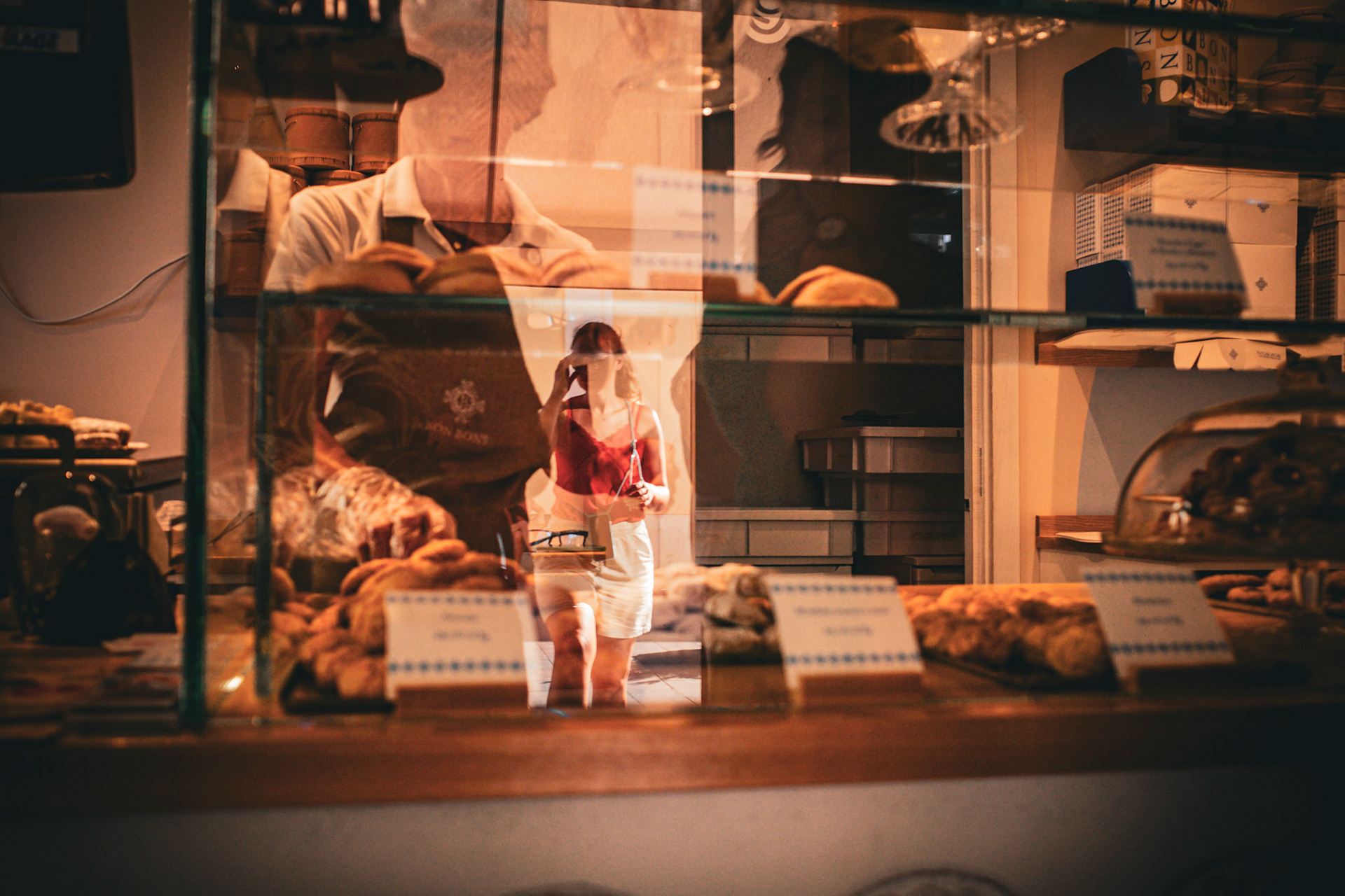 Through the glass of hunger