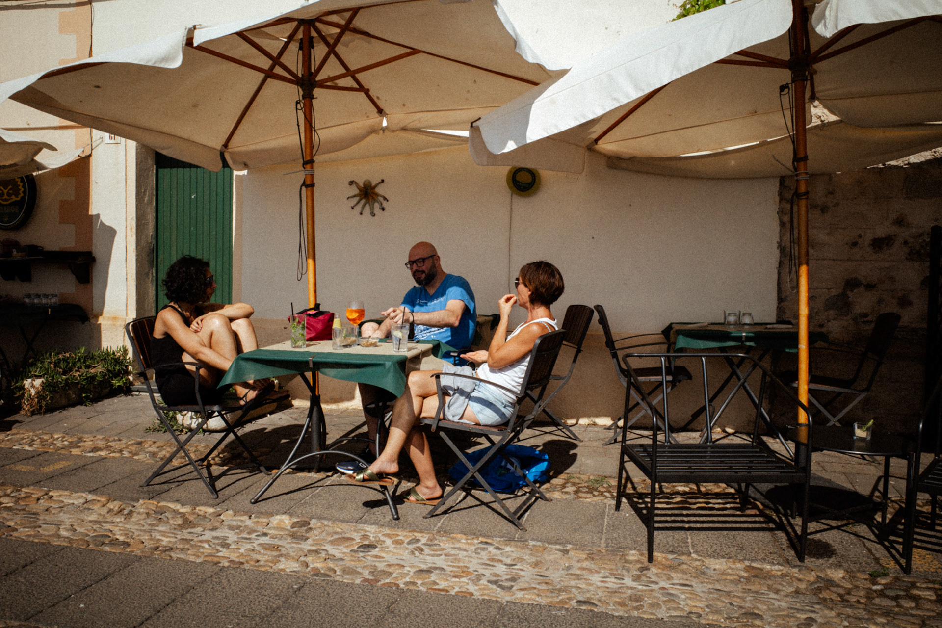 In the shade of conversations