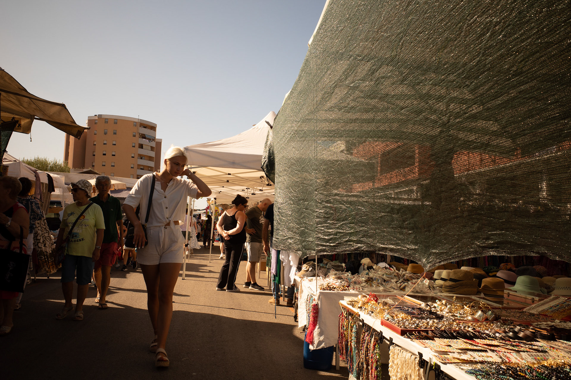 Noon shadows in the marketplace