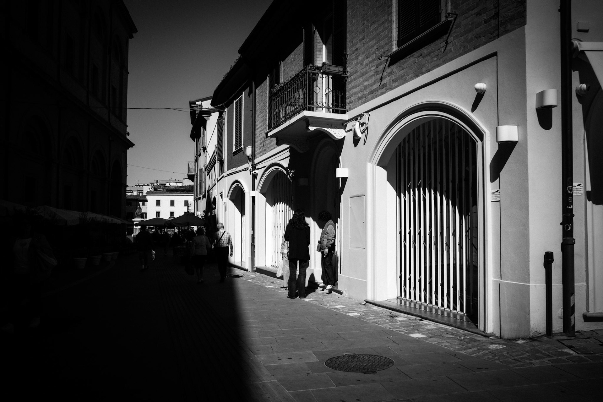 Stolen light from silence