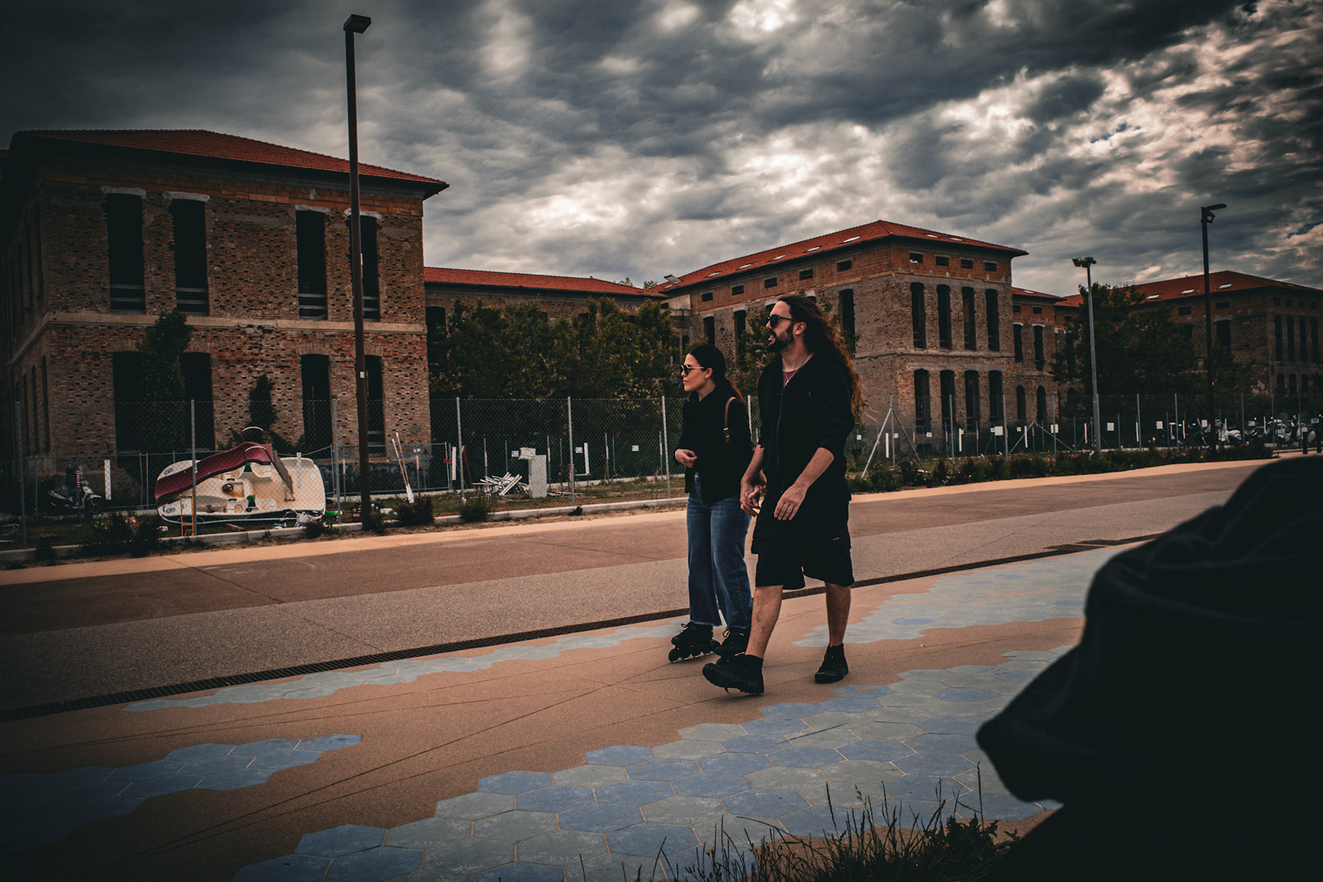 Light wheels on suspended asphalt