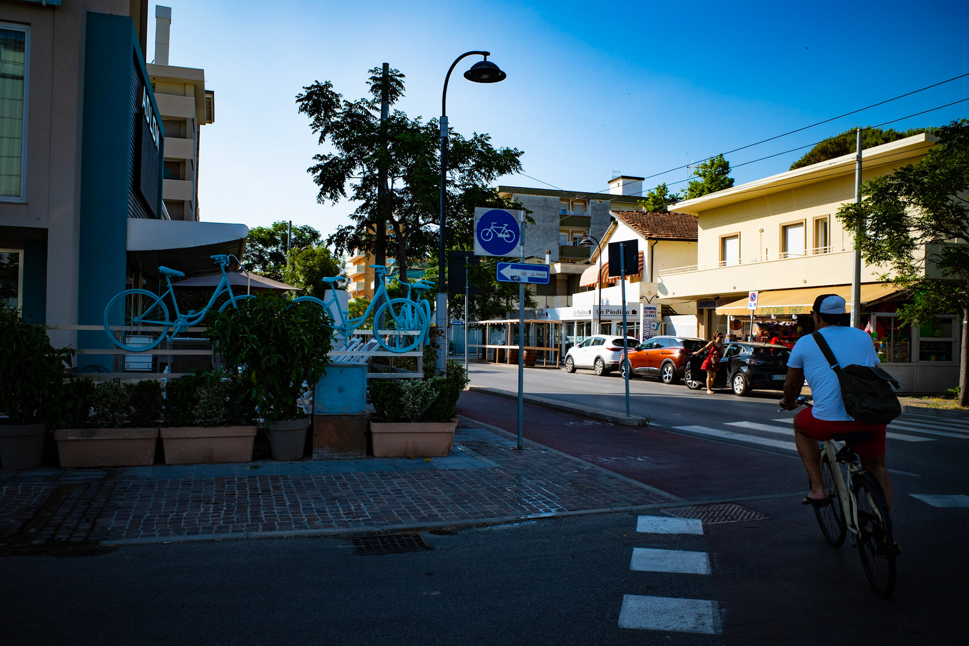 Blue signals, red shorts
