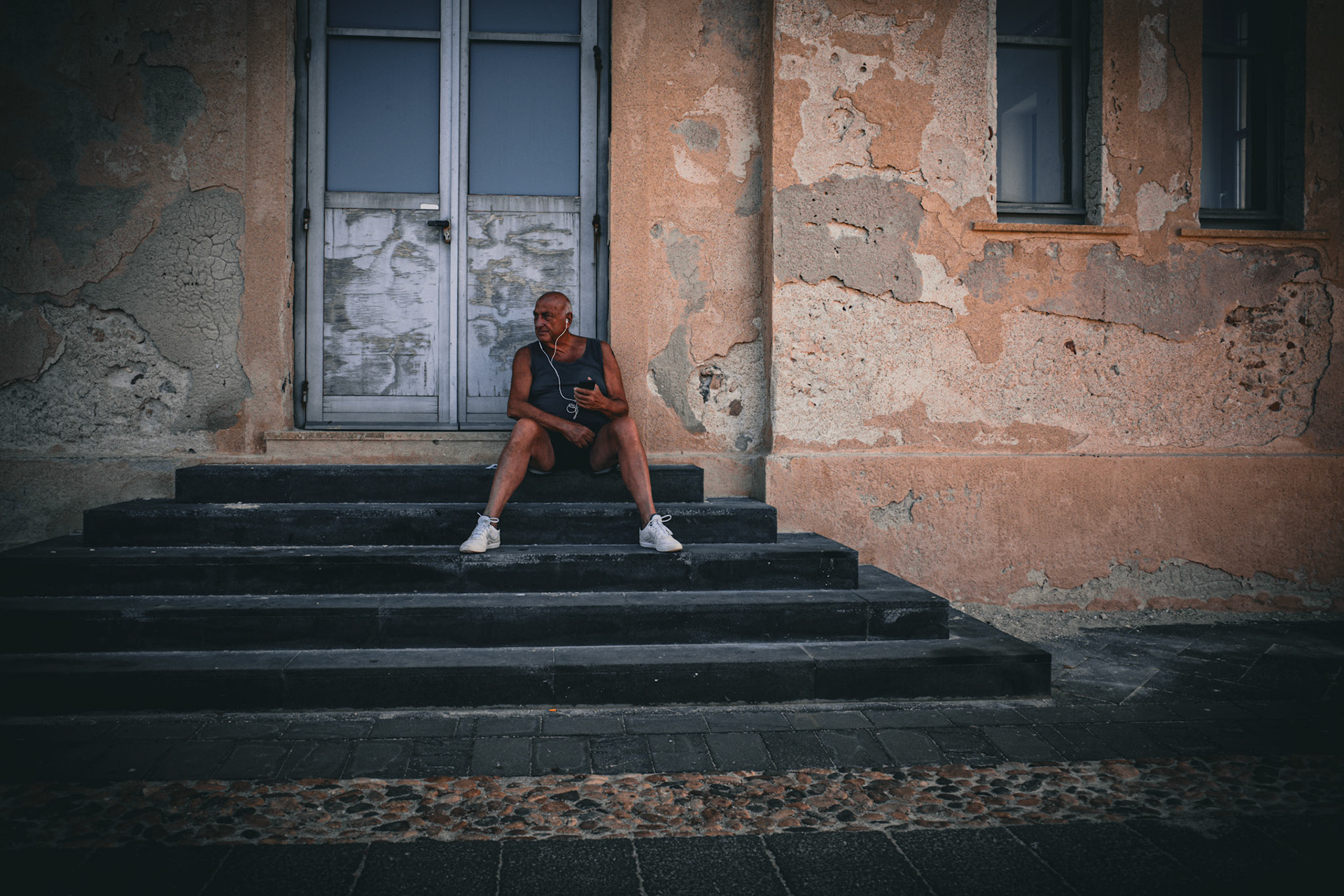 Silence between two heartbeats