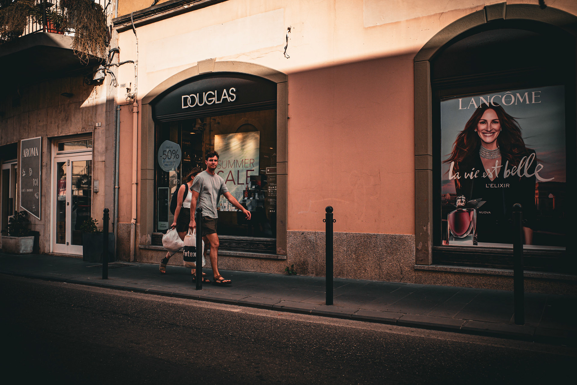 Between summer sales and promises of beauty