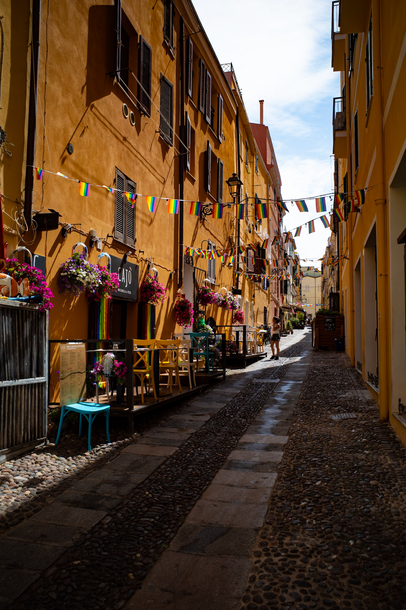 The alley where colors breathe