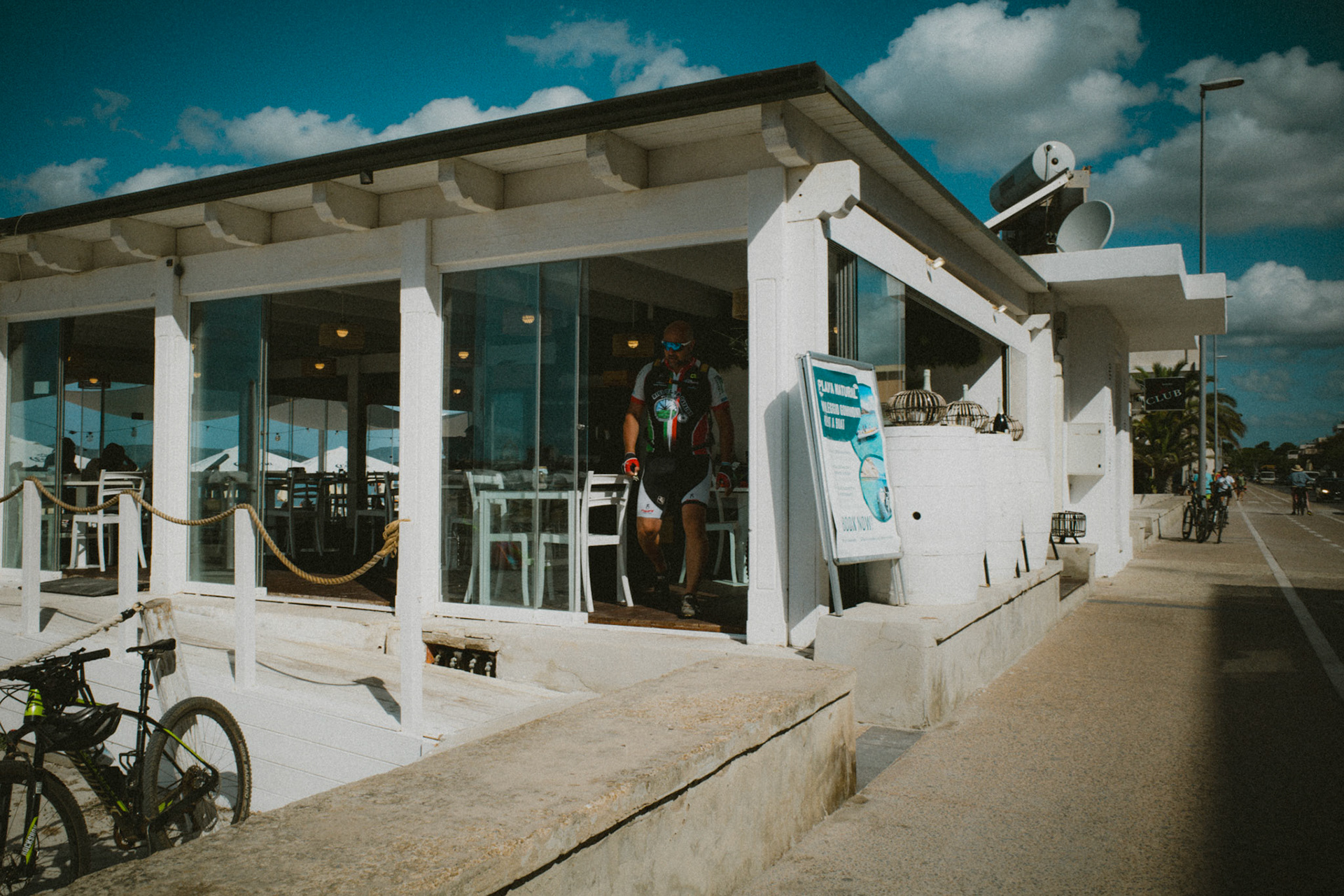 Between rides and shadows