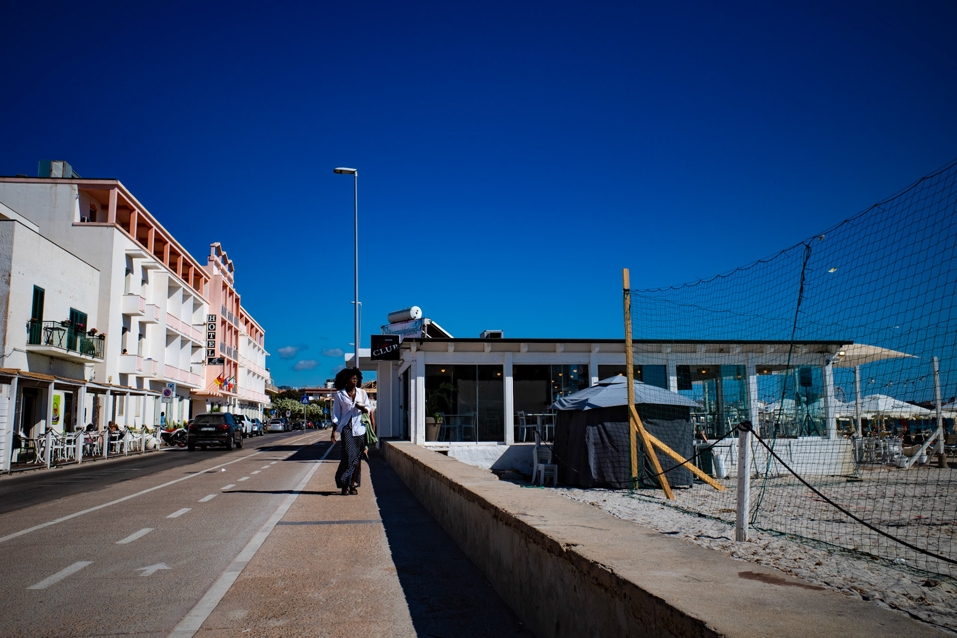 Between the street and the tide