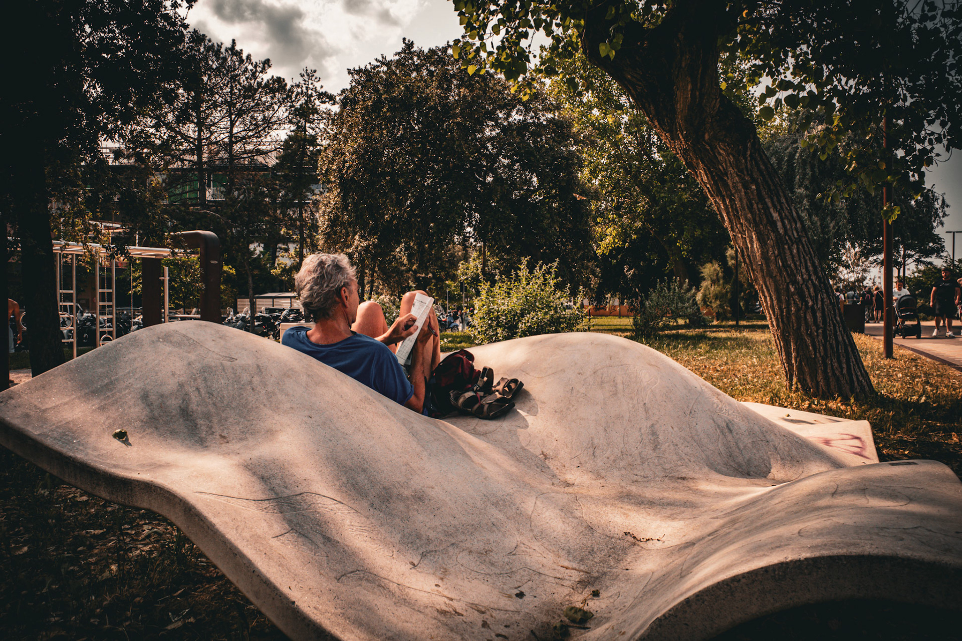 A pause between shadows