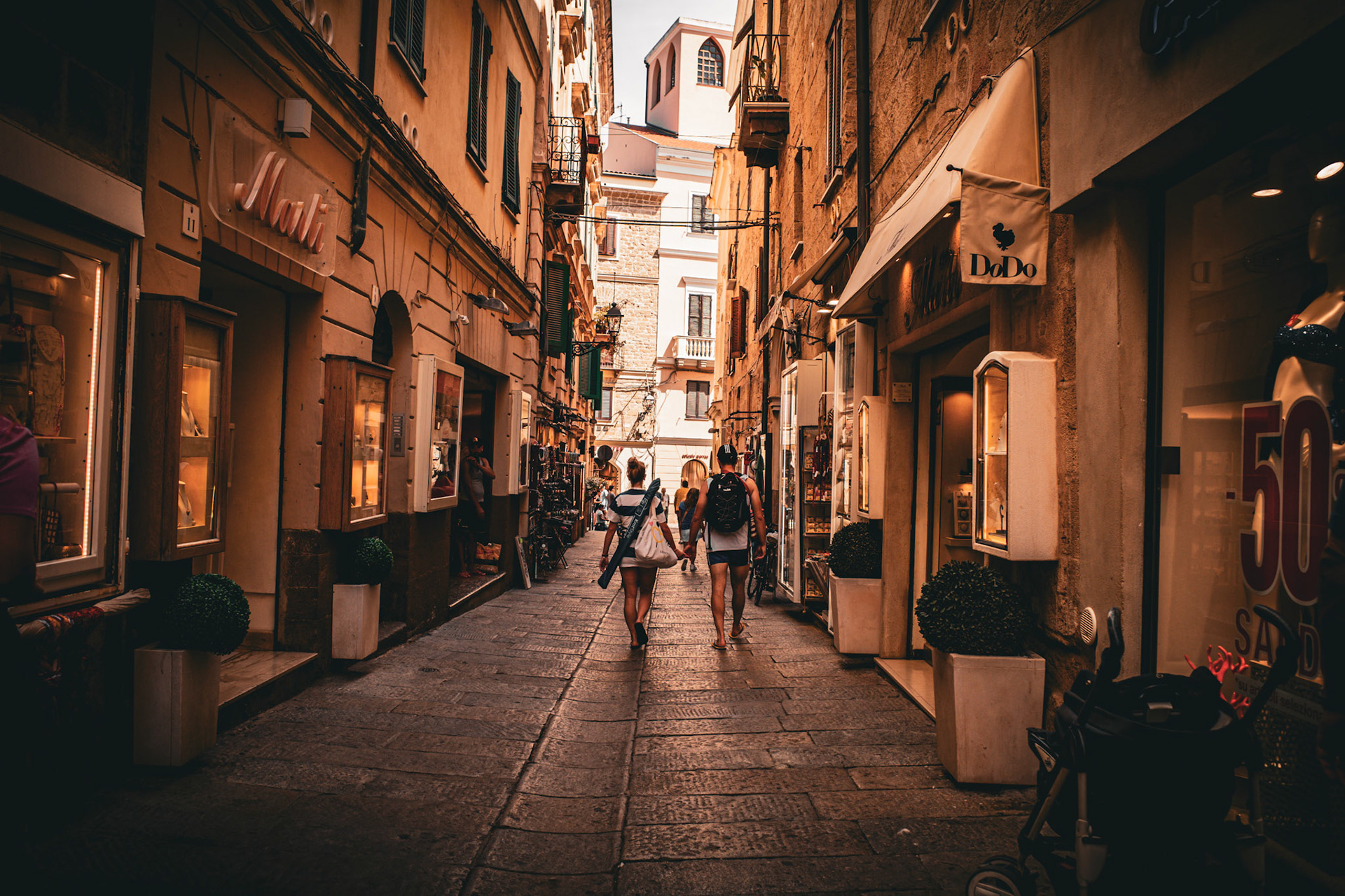 A narrow Street, wide enough for love