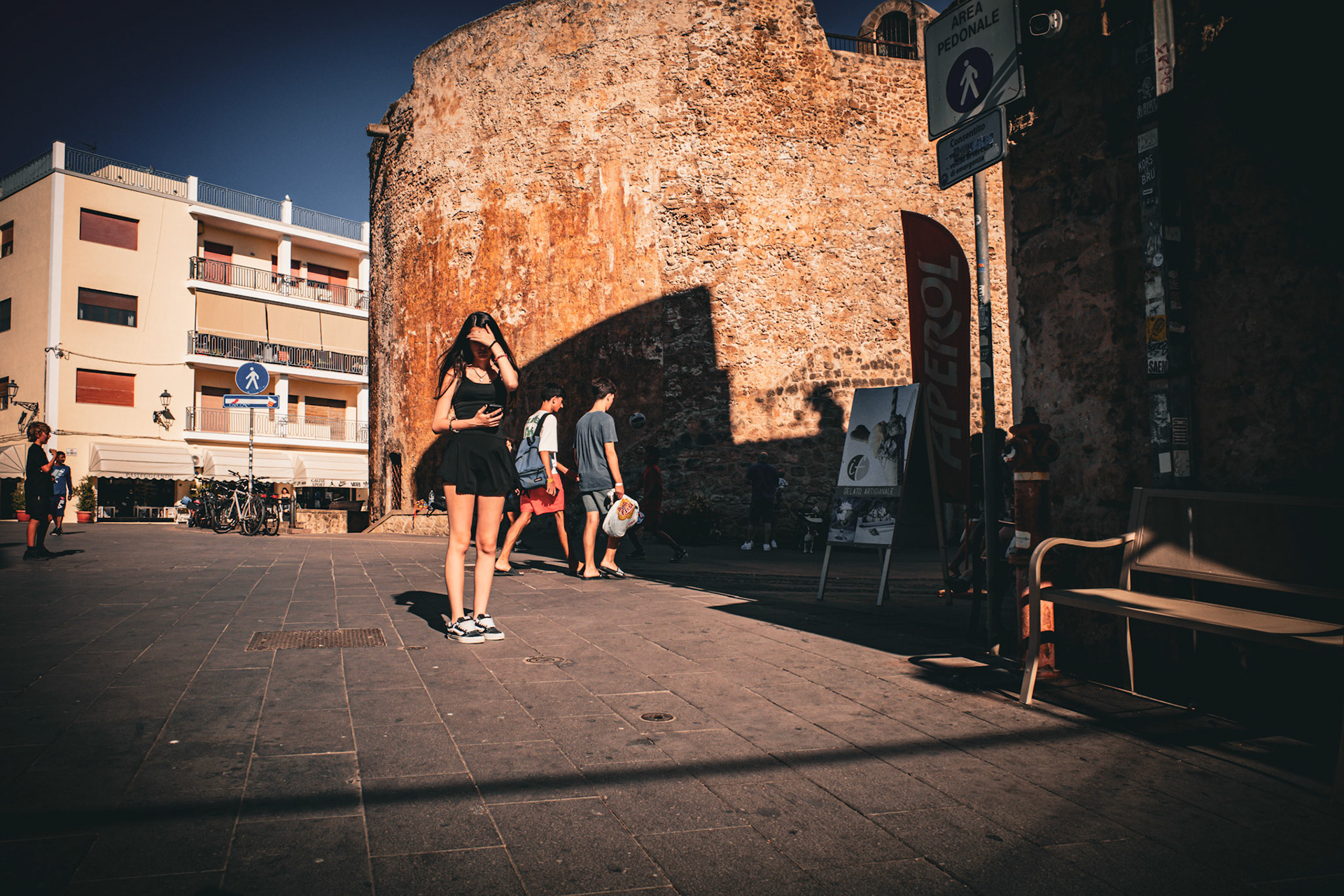 Shadows before the wall