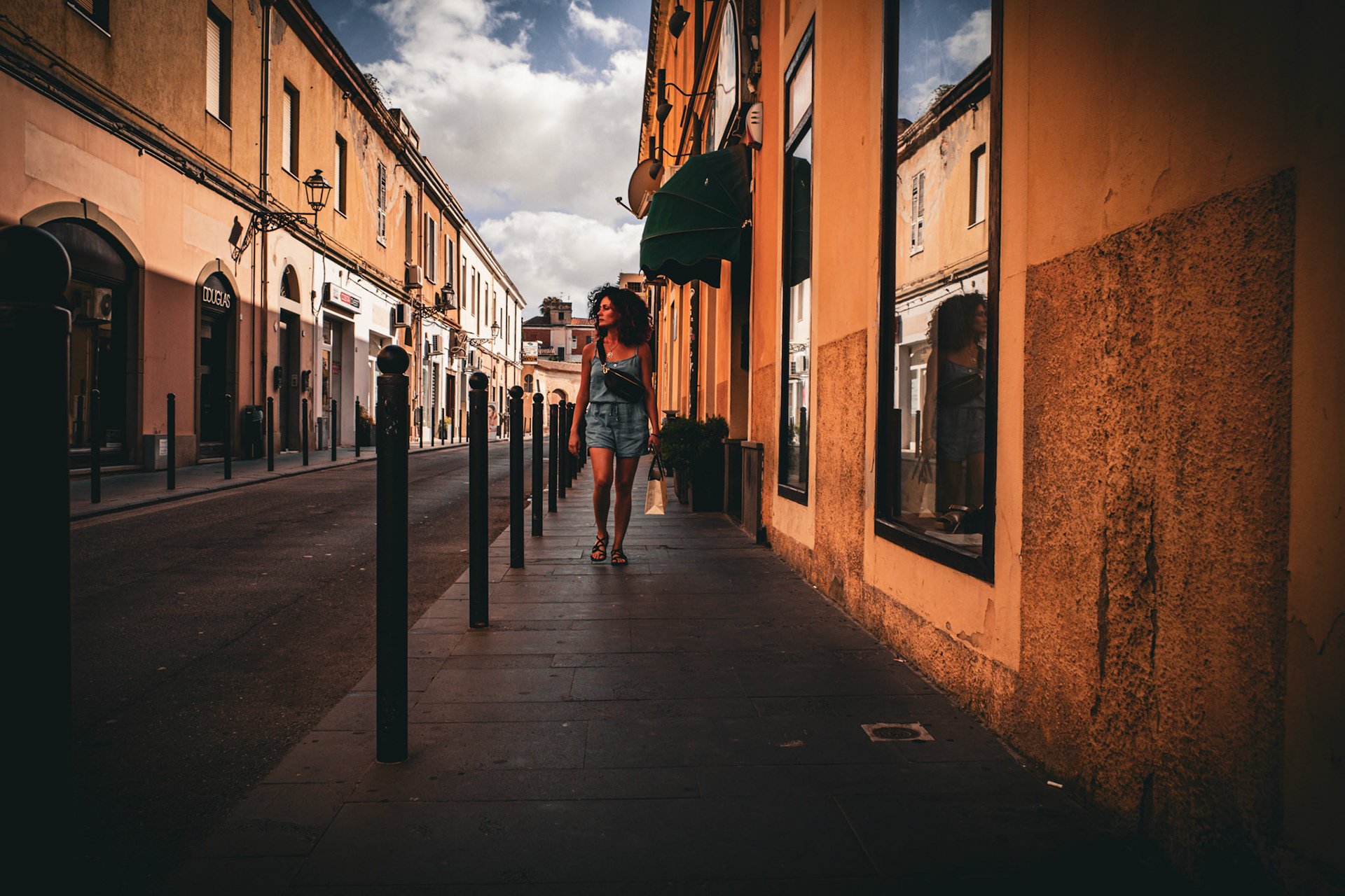 She walks twice through the same dream