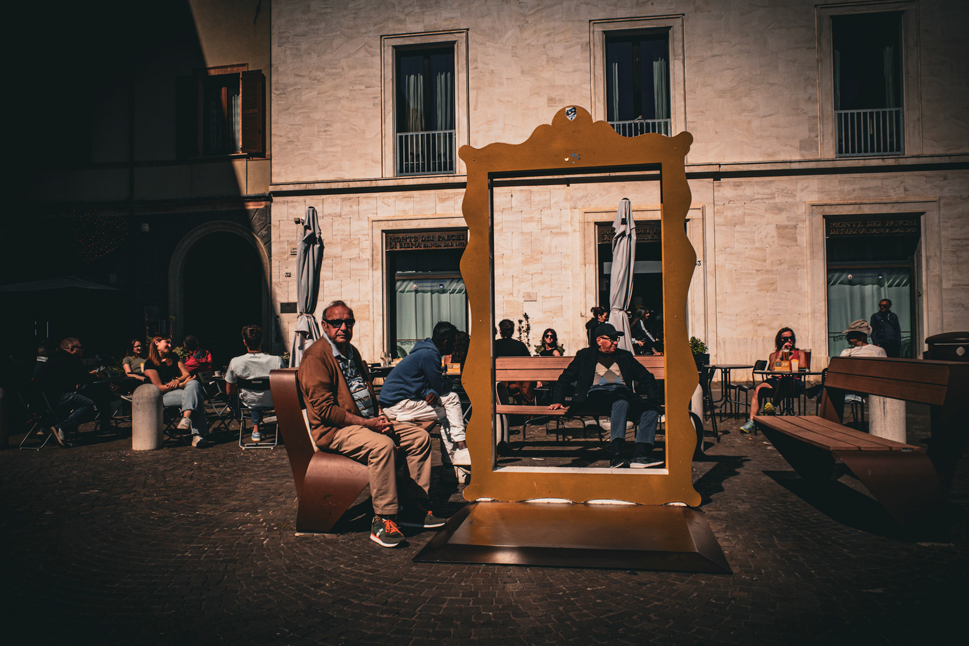 A frame for an ordinary scene